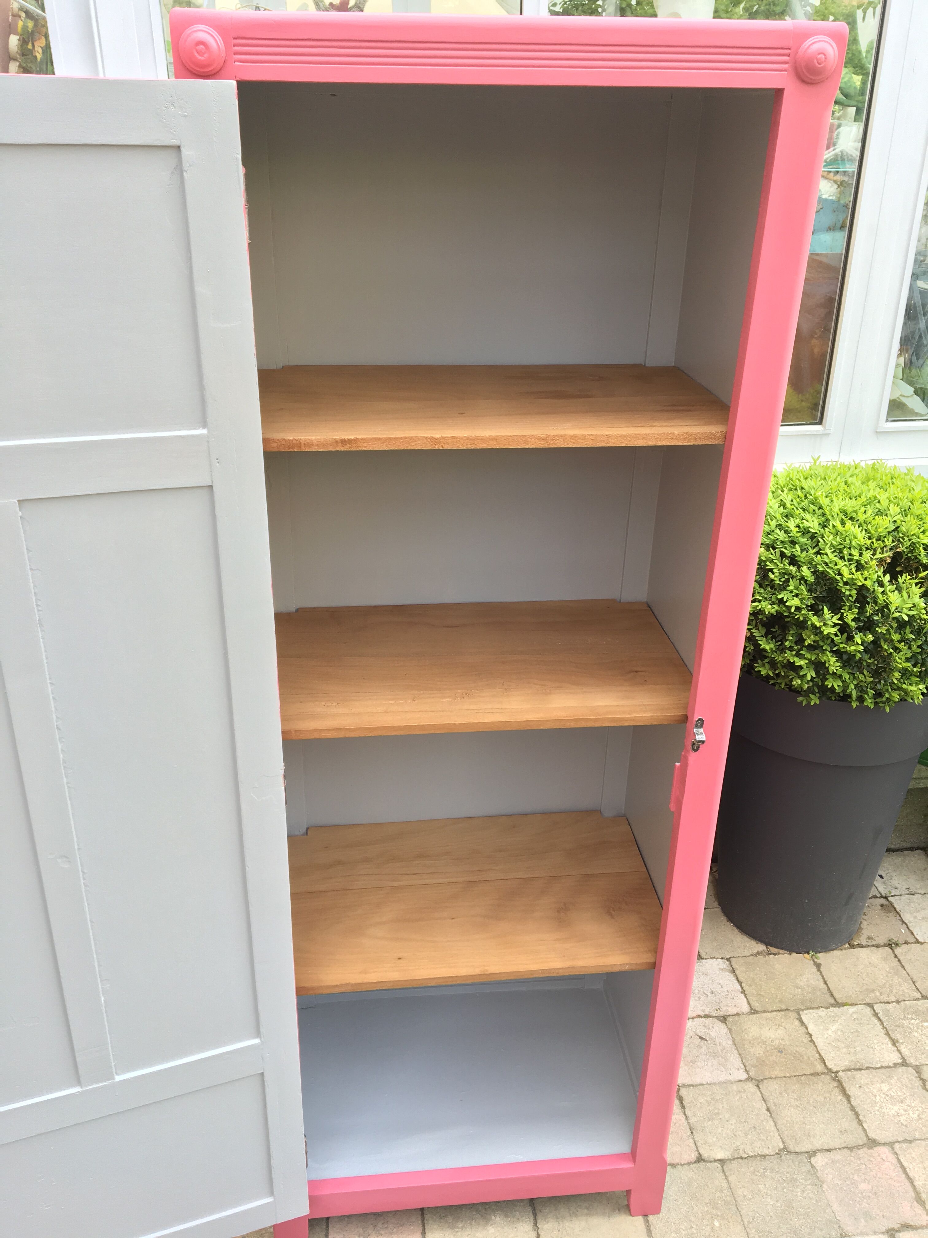 Parisian wardrobe bonnetière