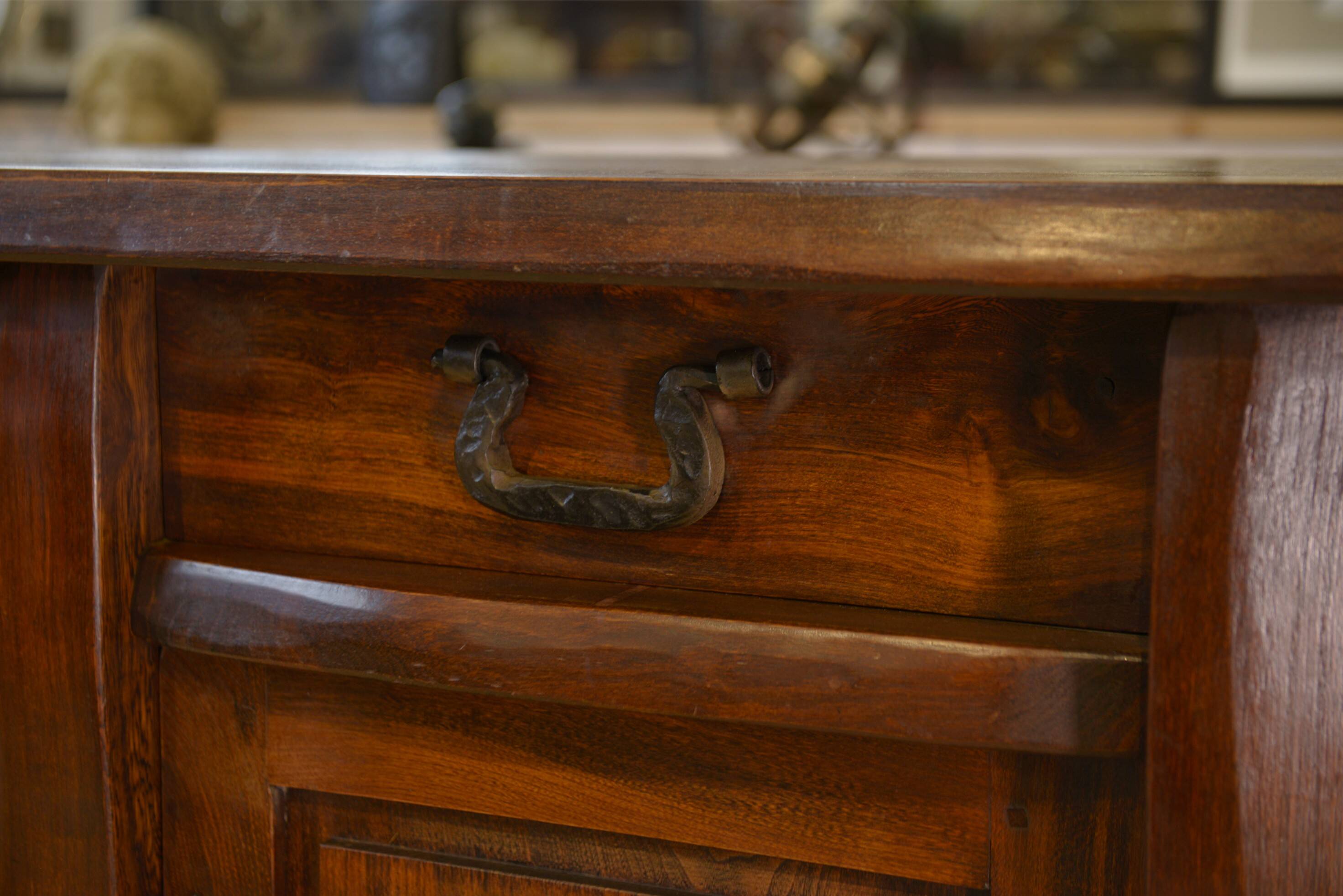 Brutalist sideboard in elm by Aranjou 1950s