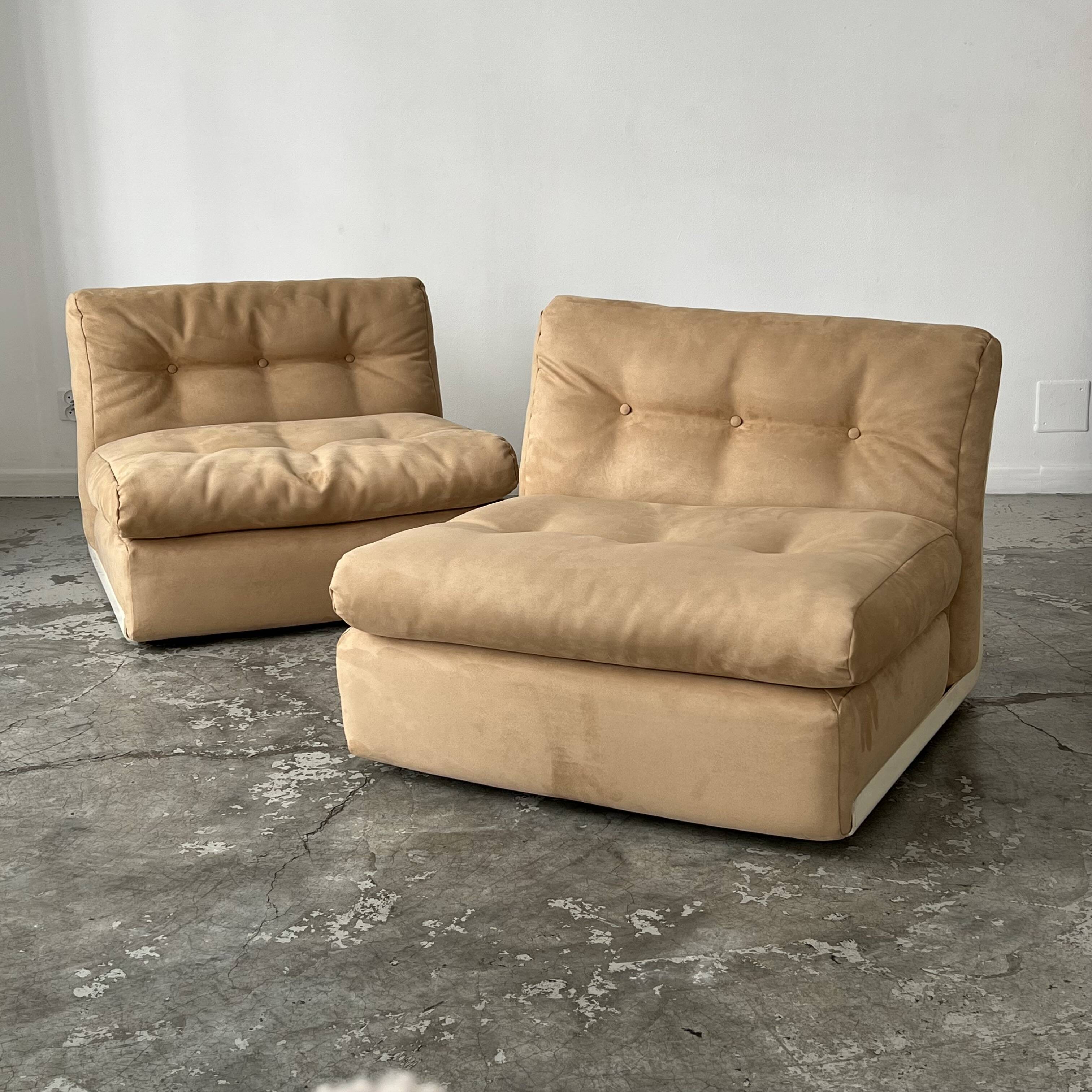 Pair of Amanta low chairs by Mario Bellini for C&B Italia, 1960s.