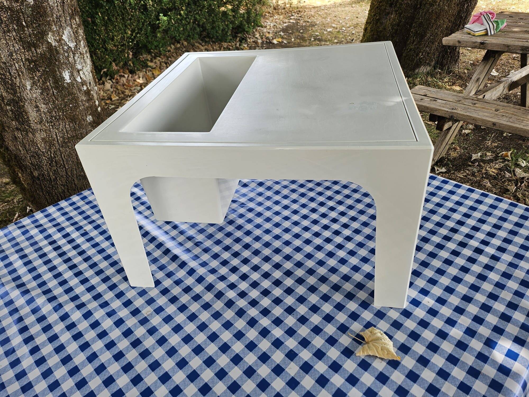 Flair magazine rack table from Prisunic in the style of Marc Held from the 1970s.