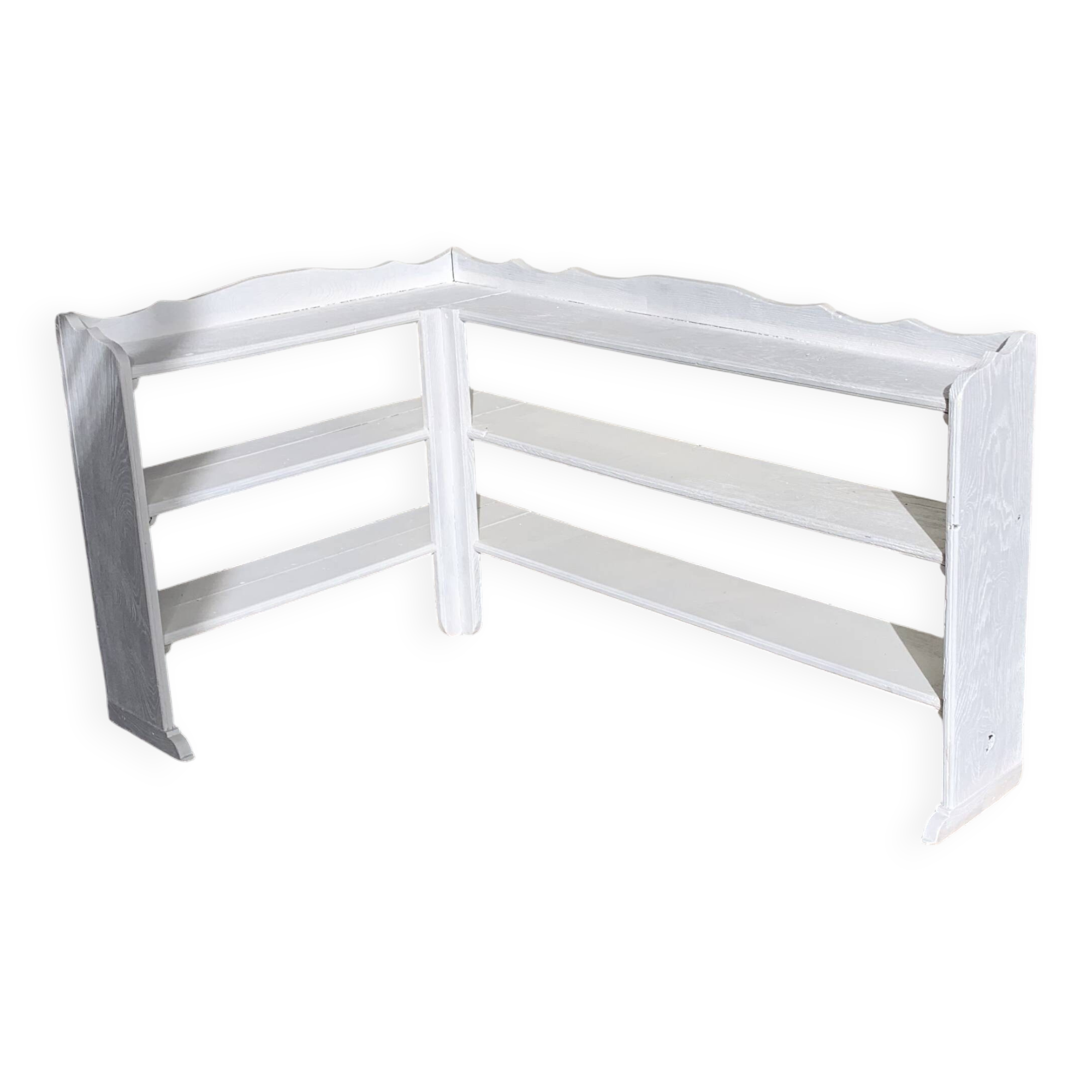 Country corner shelf