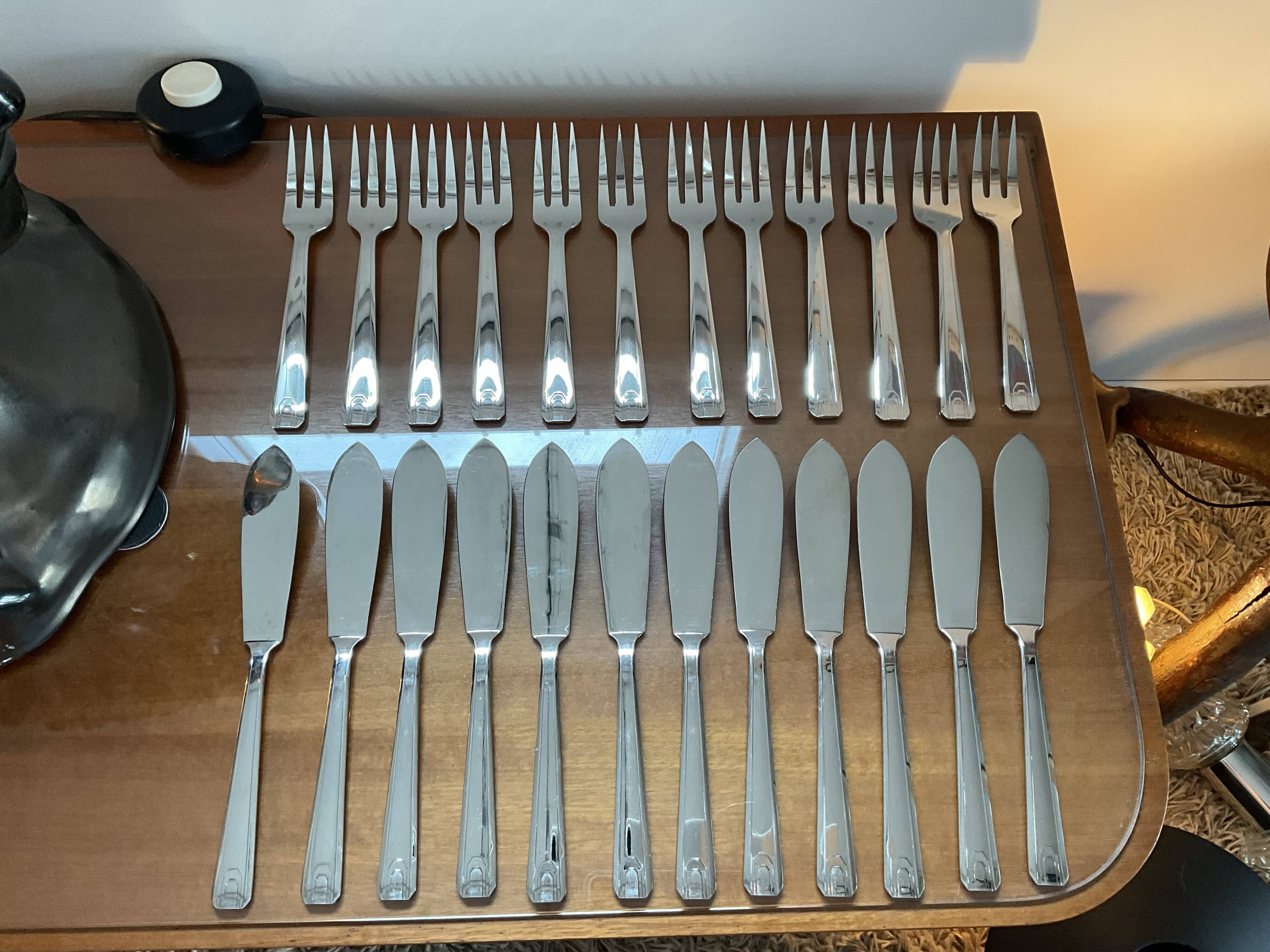 Stainless fish cutlery, 12 knives and 12 forks
