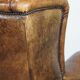Grand fauteuil à oreilles en cuir de mouton de style anglais vintage