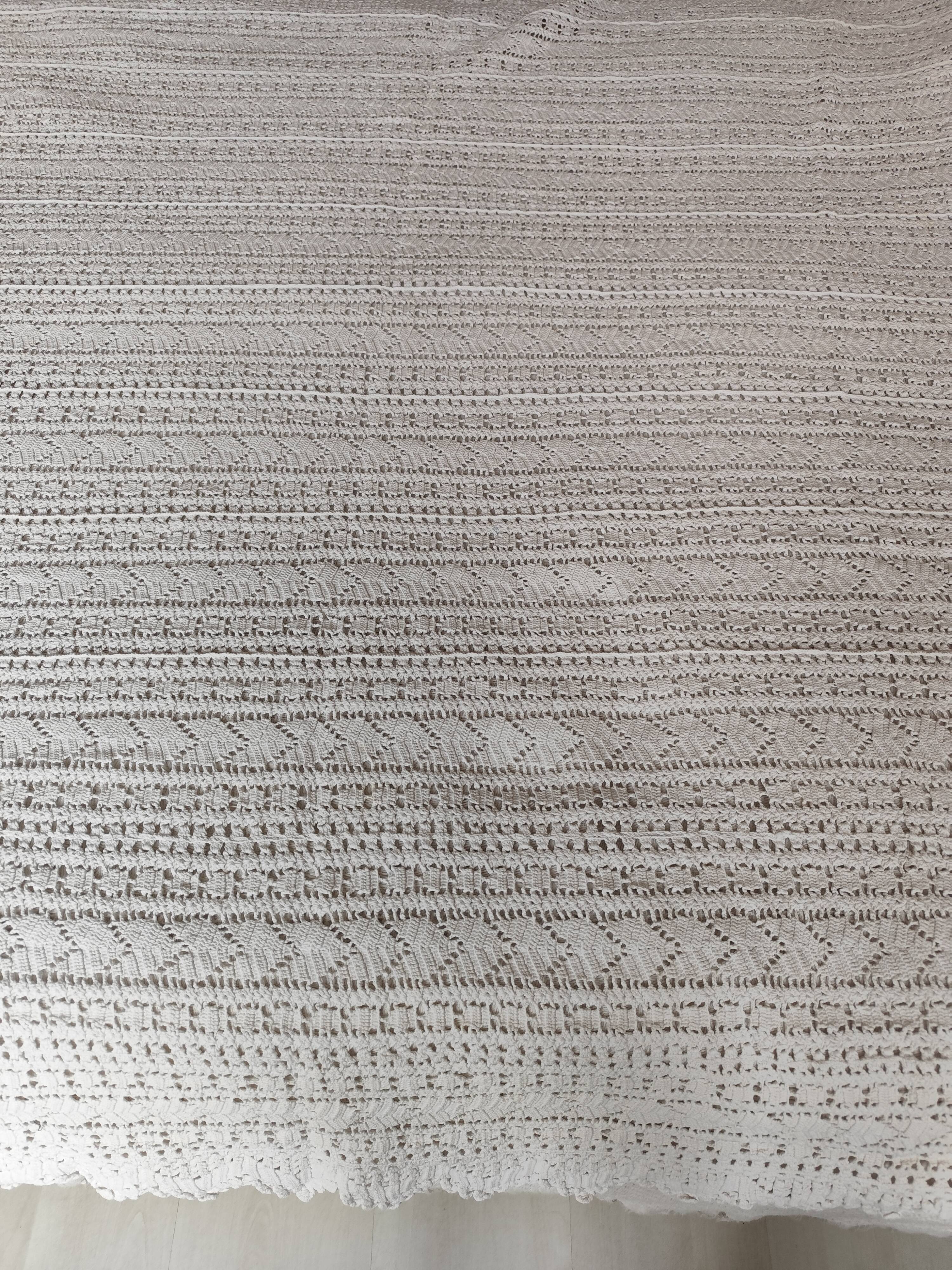 White cotton bedspread - throw with geometric chevron pattern