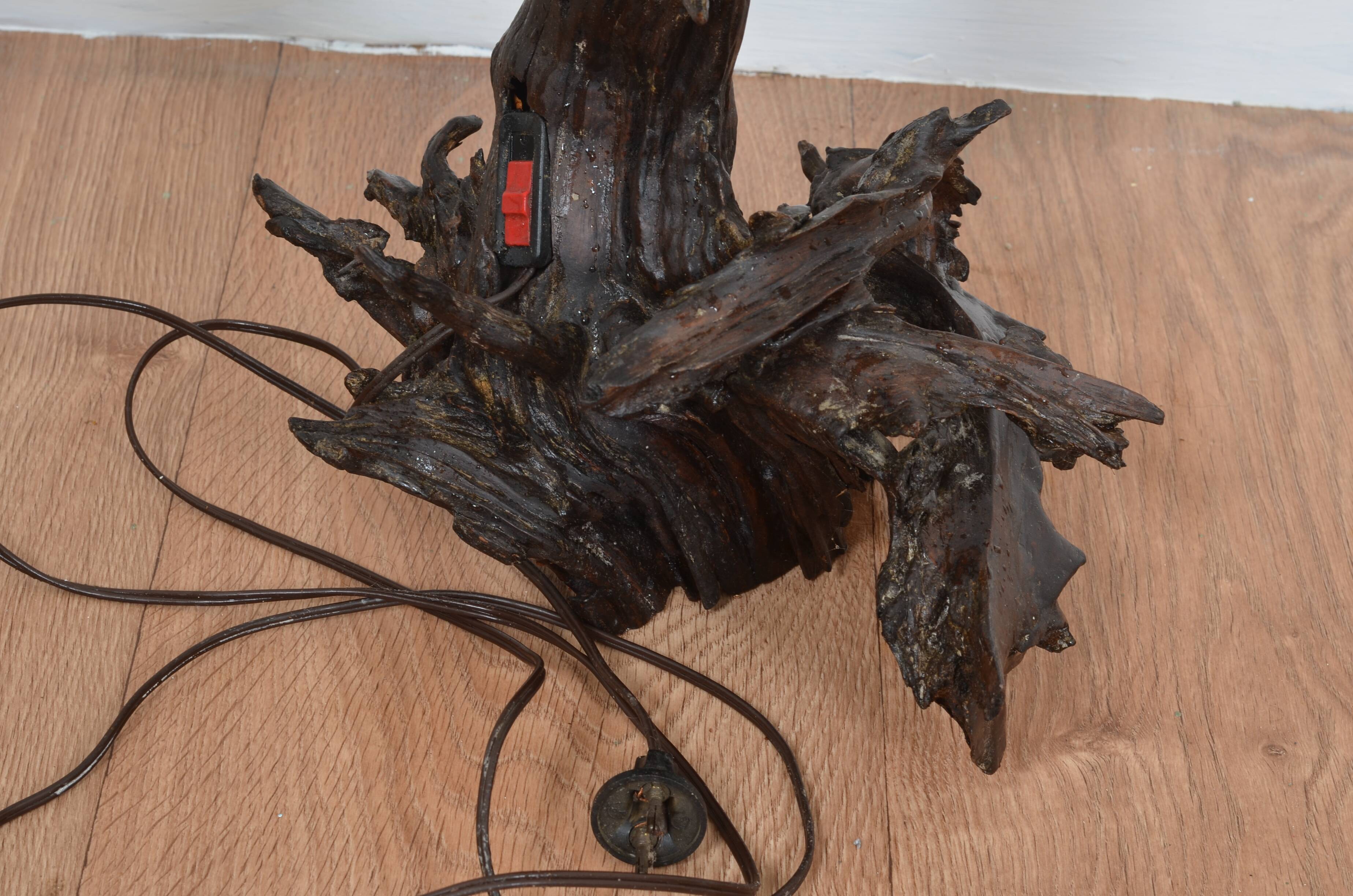 Lampe pieds racine brutaliste