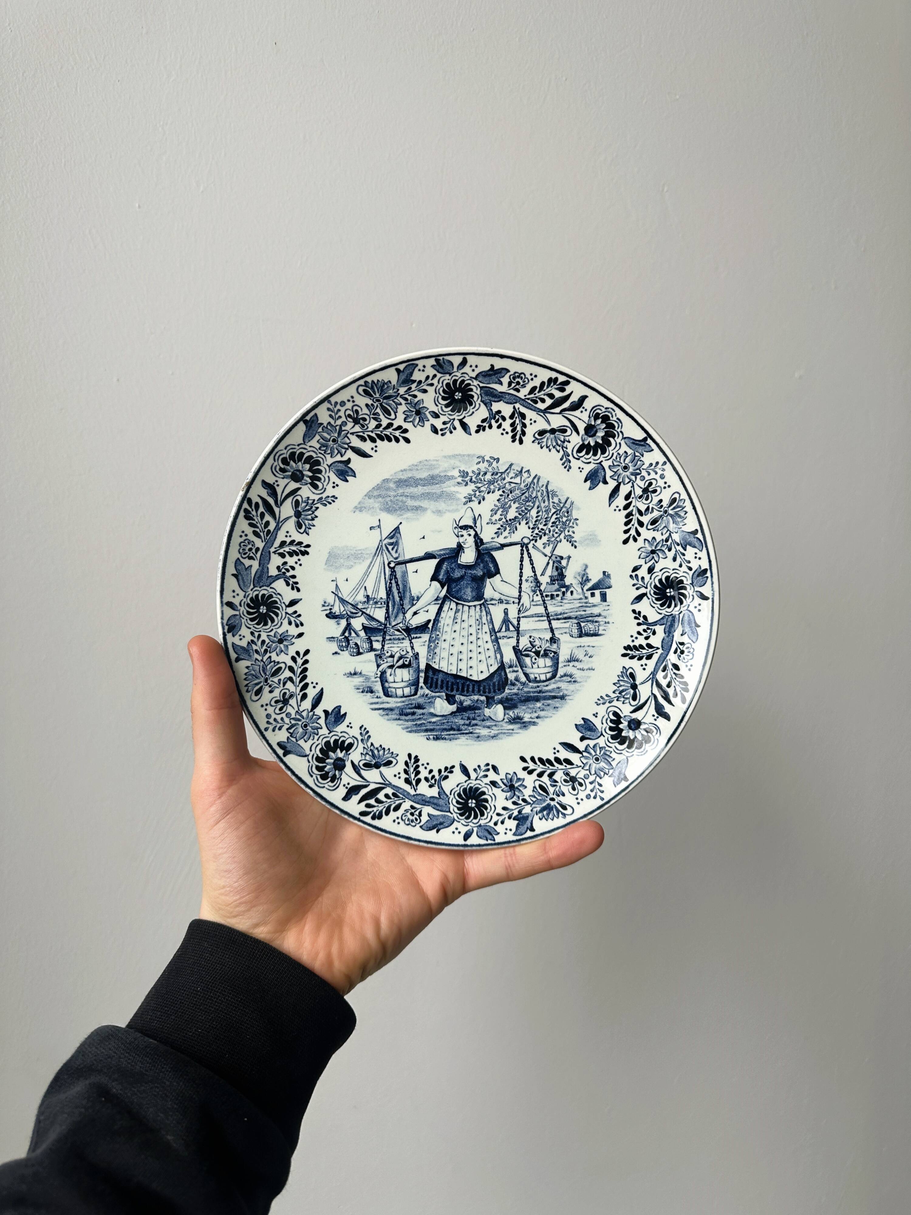 Old decorative plate Boch Delft