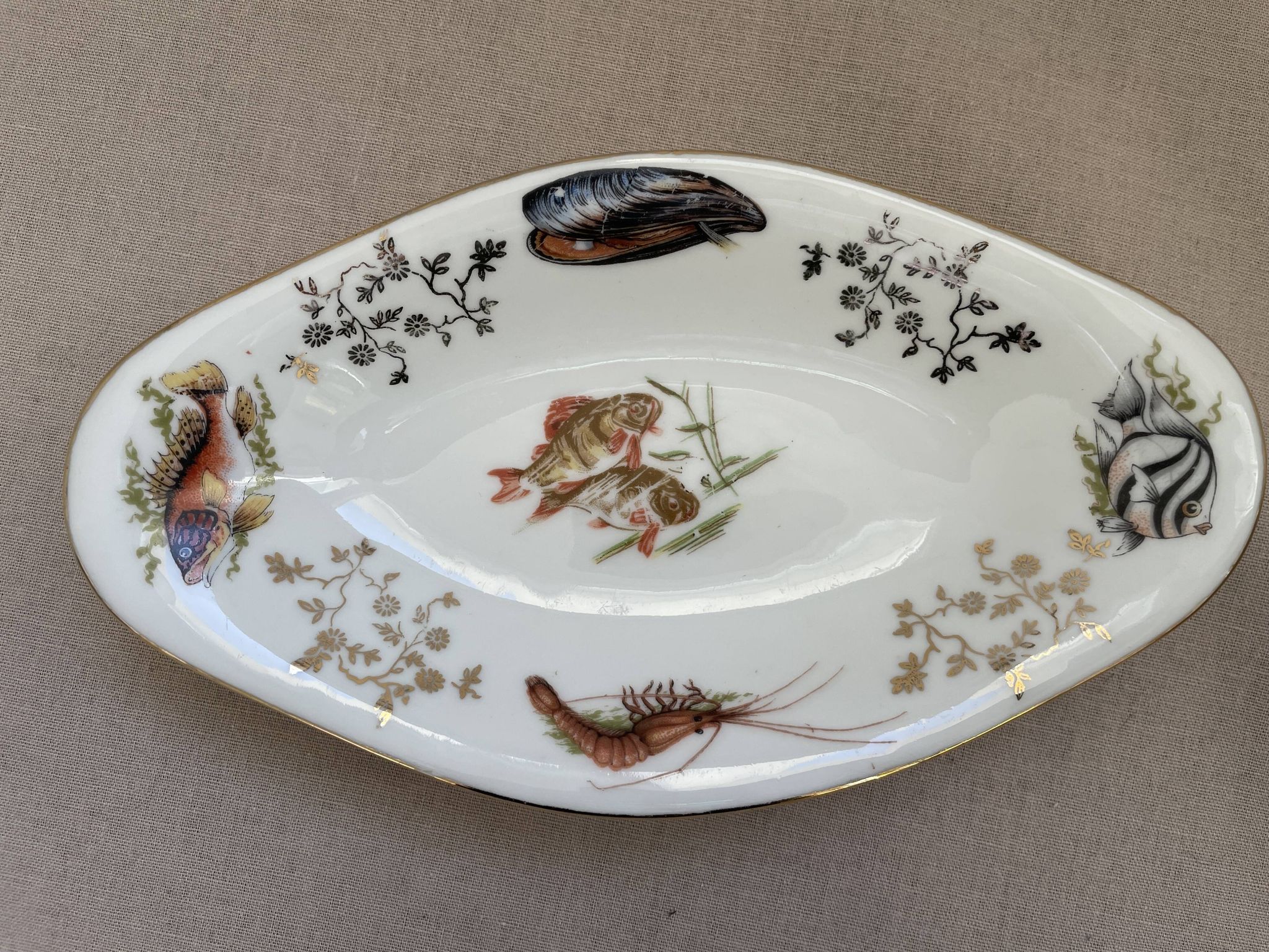 Pair of vintage marine-themed dishes in Berry porcelain.