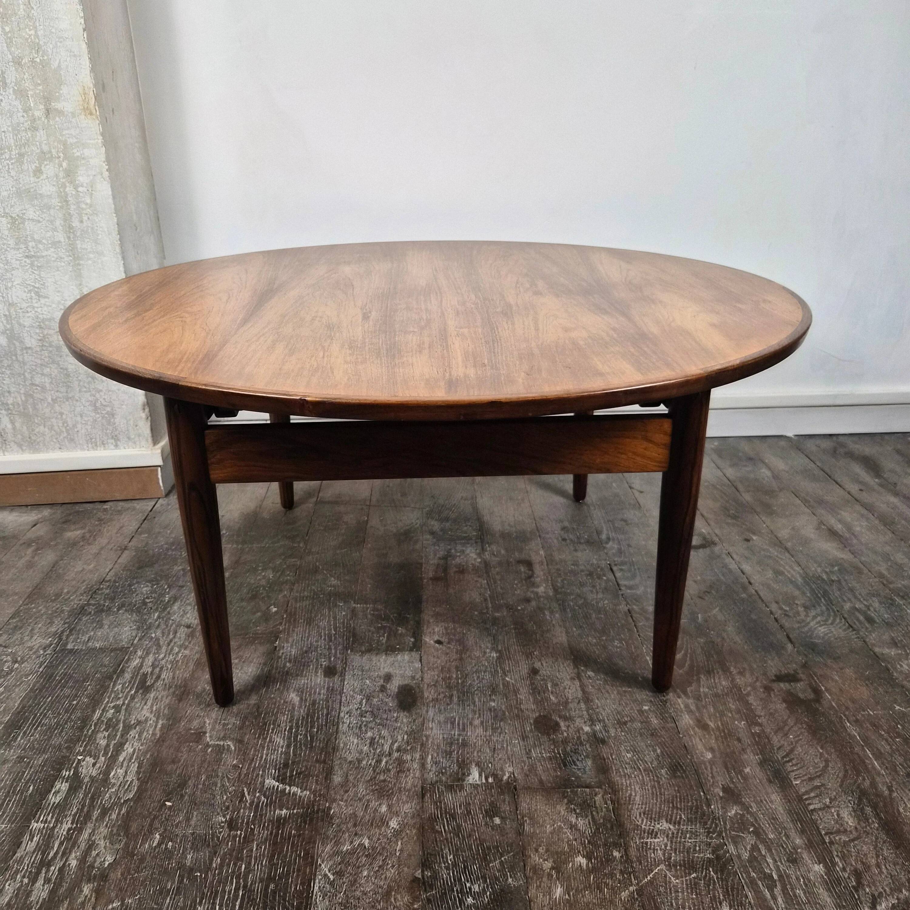 Round rosewood coffee table with adjustable height, Denmark, 1960.