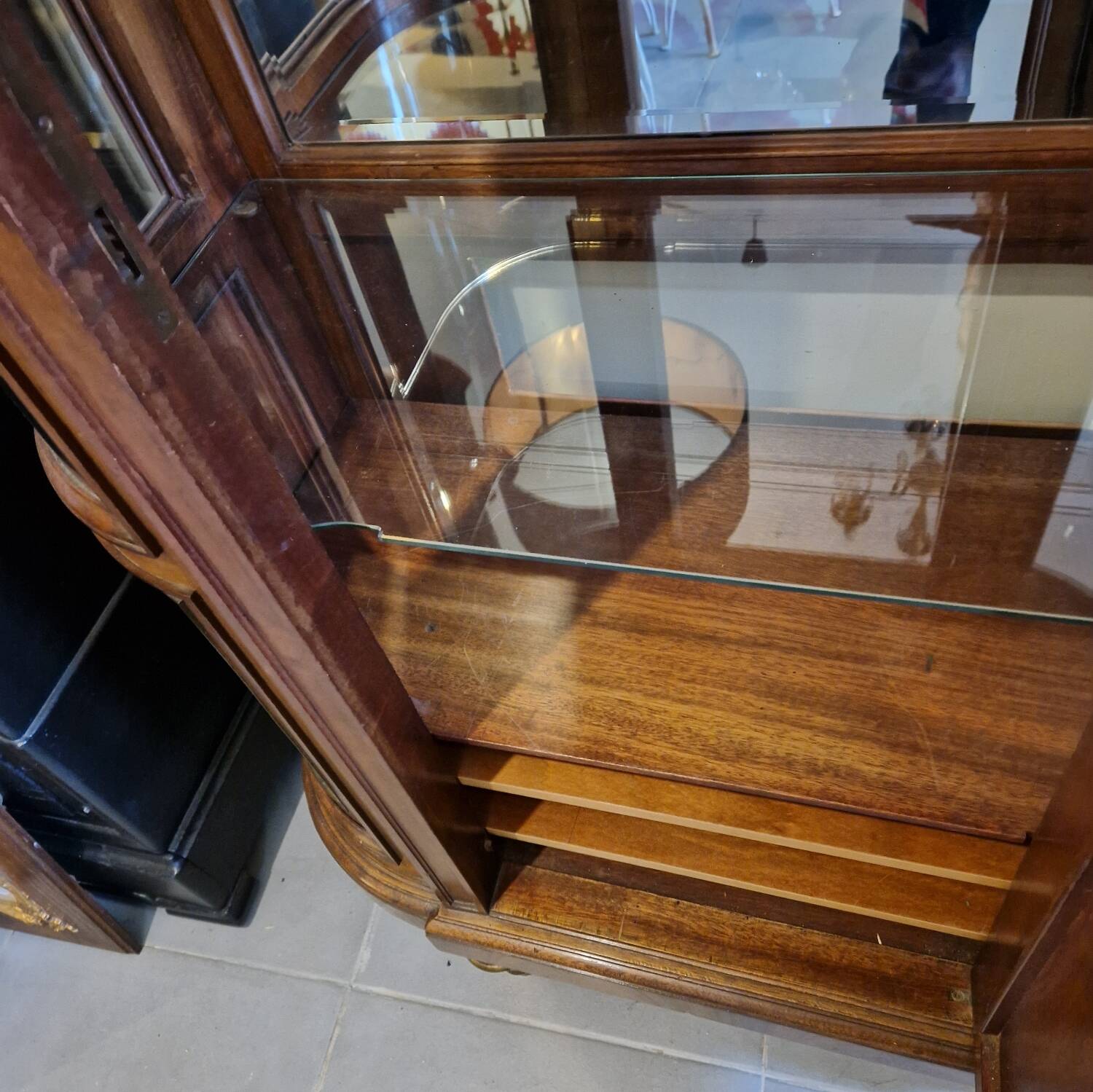 Vitrine ancienne bombée bois et verre collection