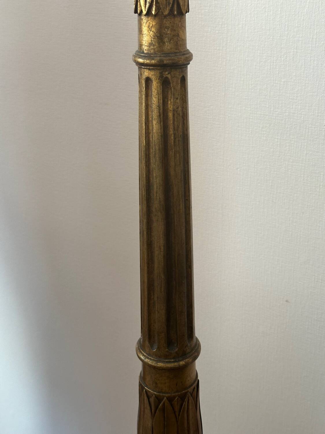 Lampadaire en bois doré Style Louis XVI