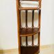 Étagère d'angle vintage en bambou et rotin années 1960/70