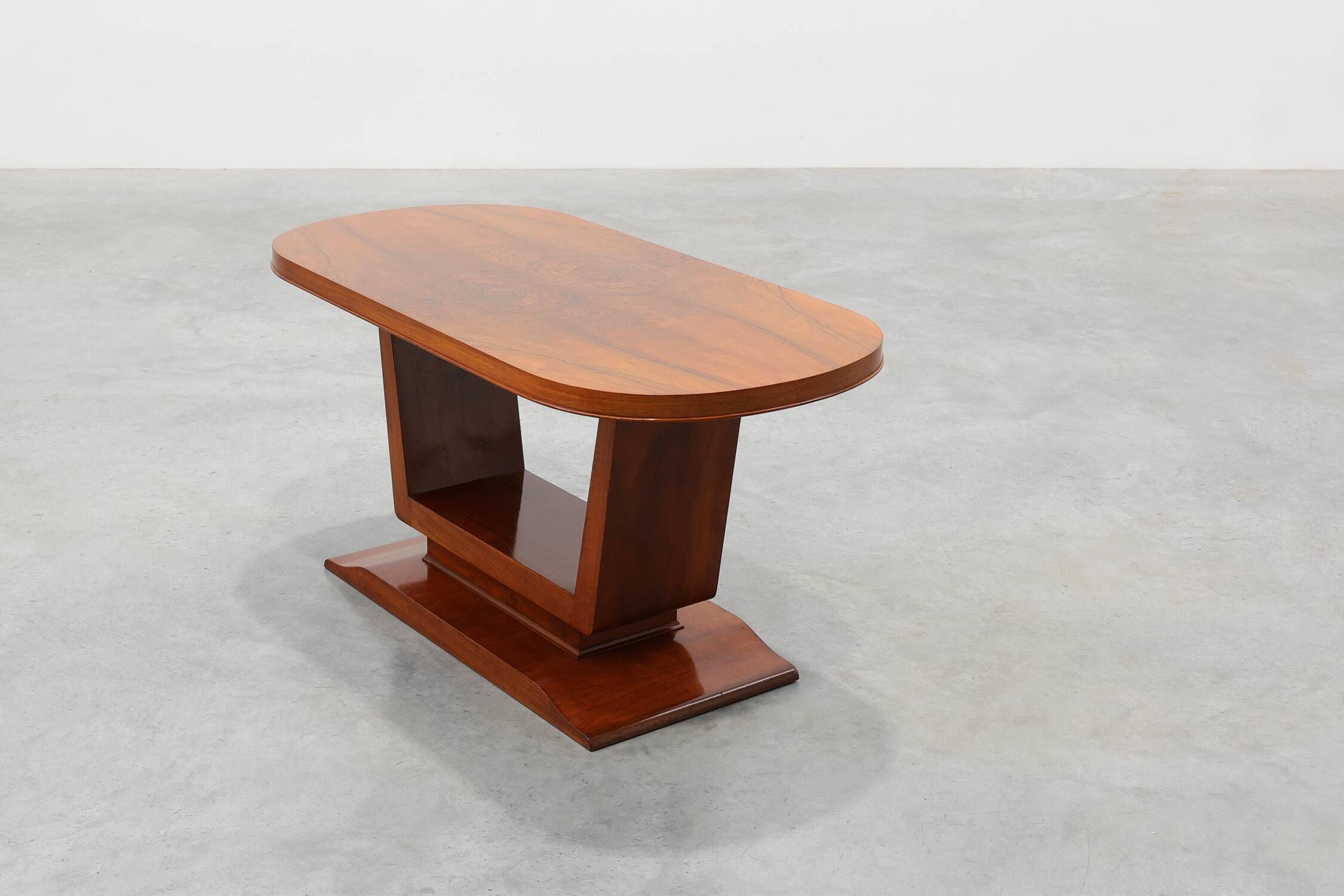 Table basse en placage de noyer Art Déco, Belgique, vers 1920