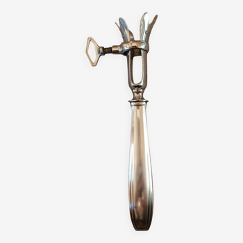 Silver metal leg handle