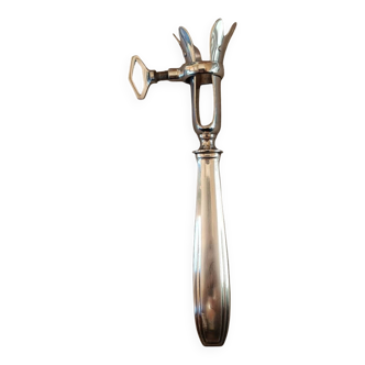 Silver metal leg handle