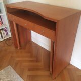 Design desk in Miss Cherry