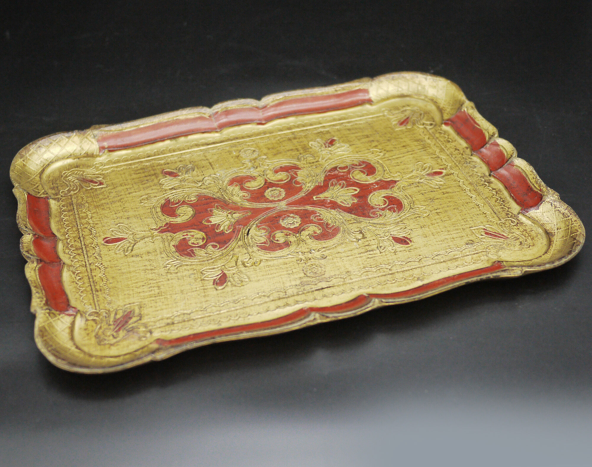 Florentine tray in resin painted with the hand of rectangular shape