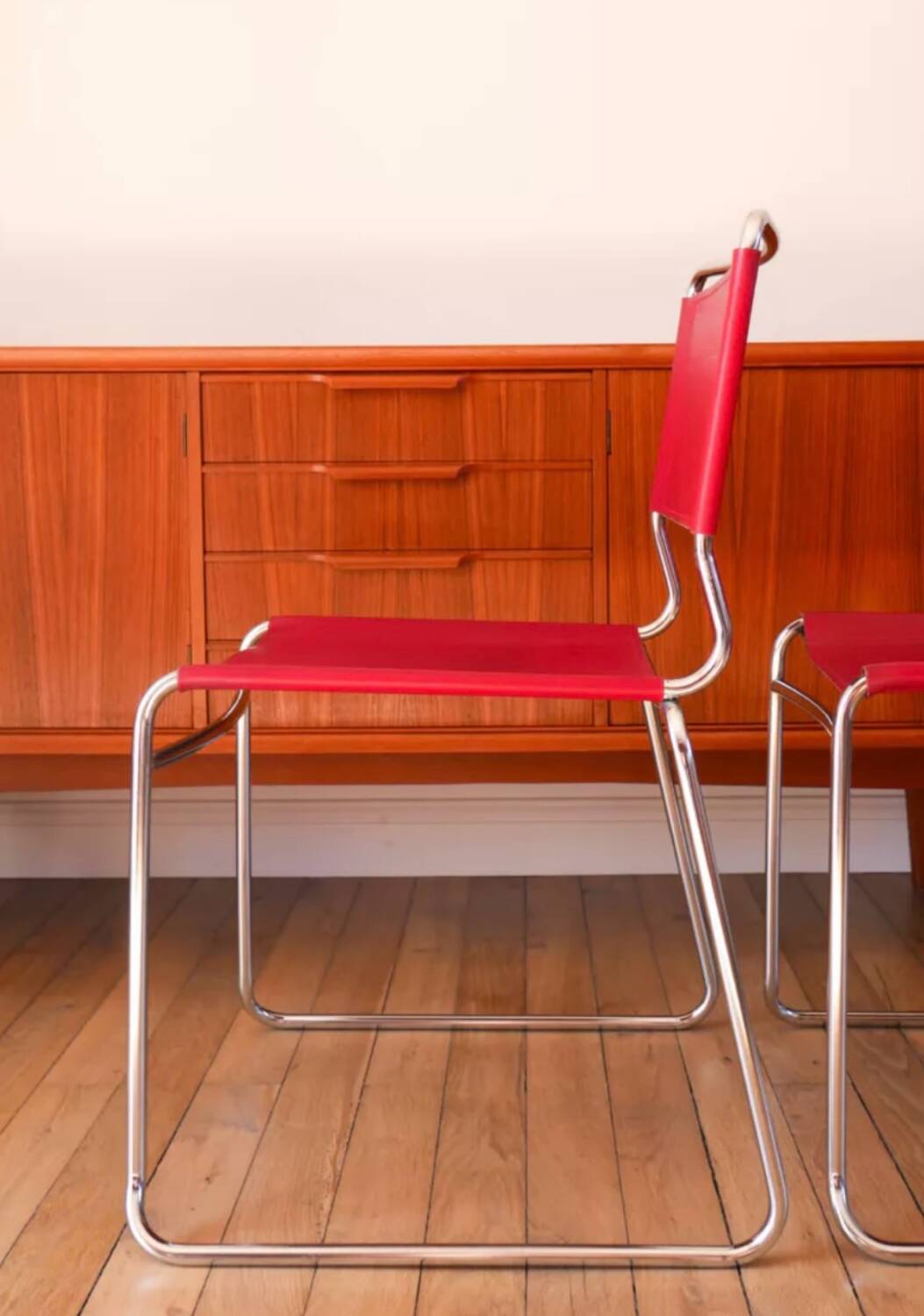 2 tubular chairs in red leather 1970