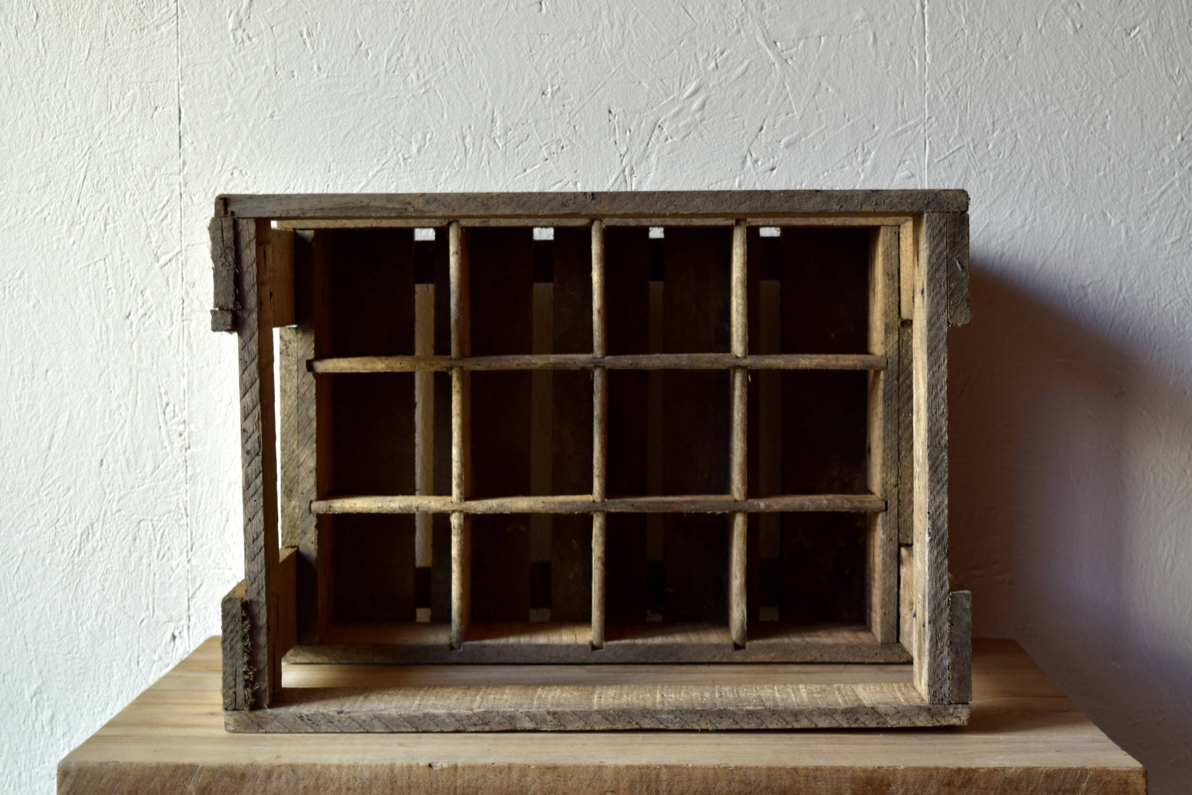 Old wooden rack for 12 bottles - Friko - Brasserie Frik - Belgium