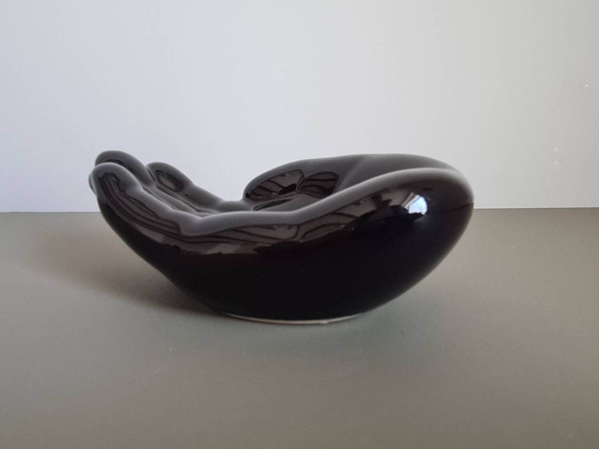Vintage 1970s black ceramic hand-shaped trinket dish, retro decorative sculpture, centerpiece, home decor, soap dish