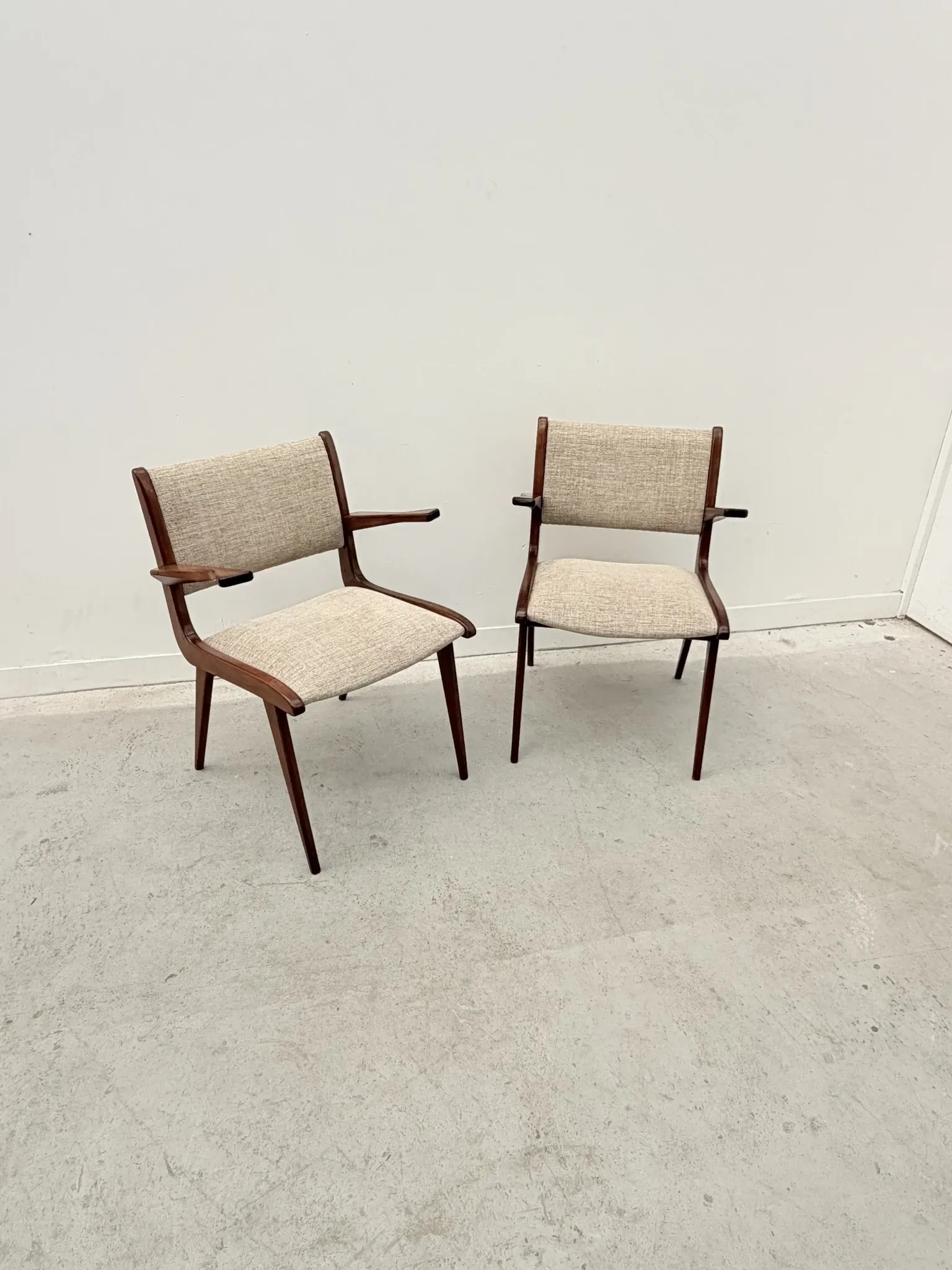 Chaise avec accoudoirs en teck et tissu, 1950