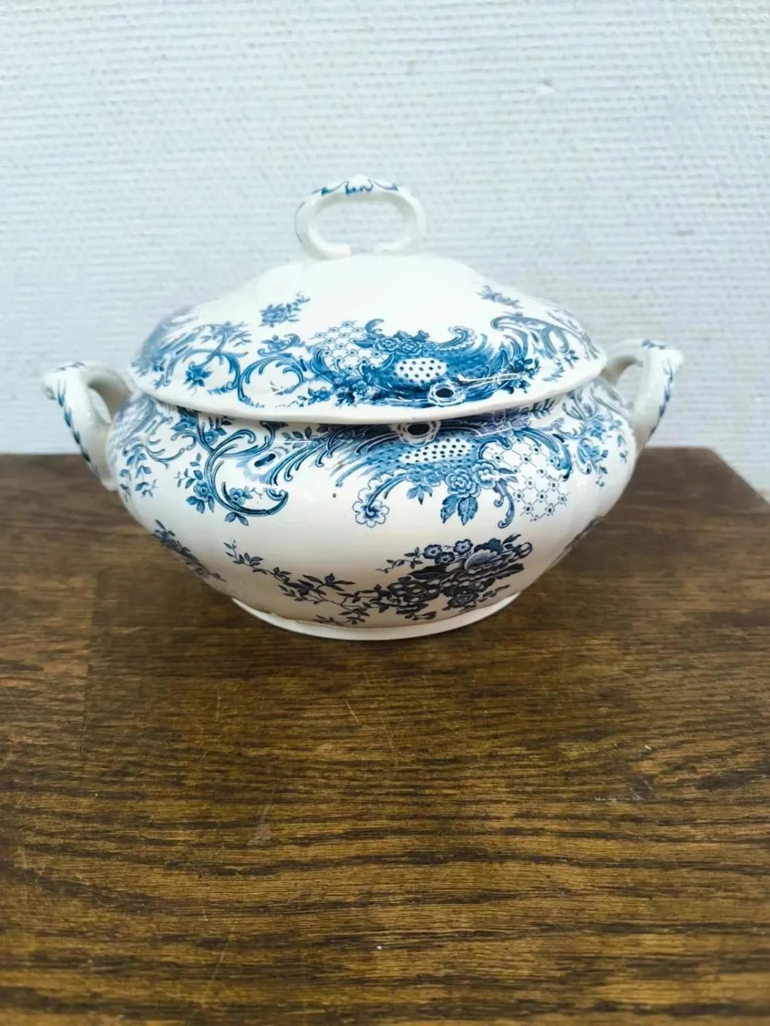 Large soup tureens Villeroy & Boch Valeria blue