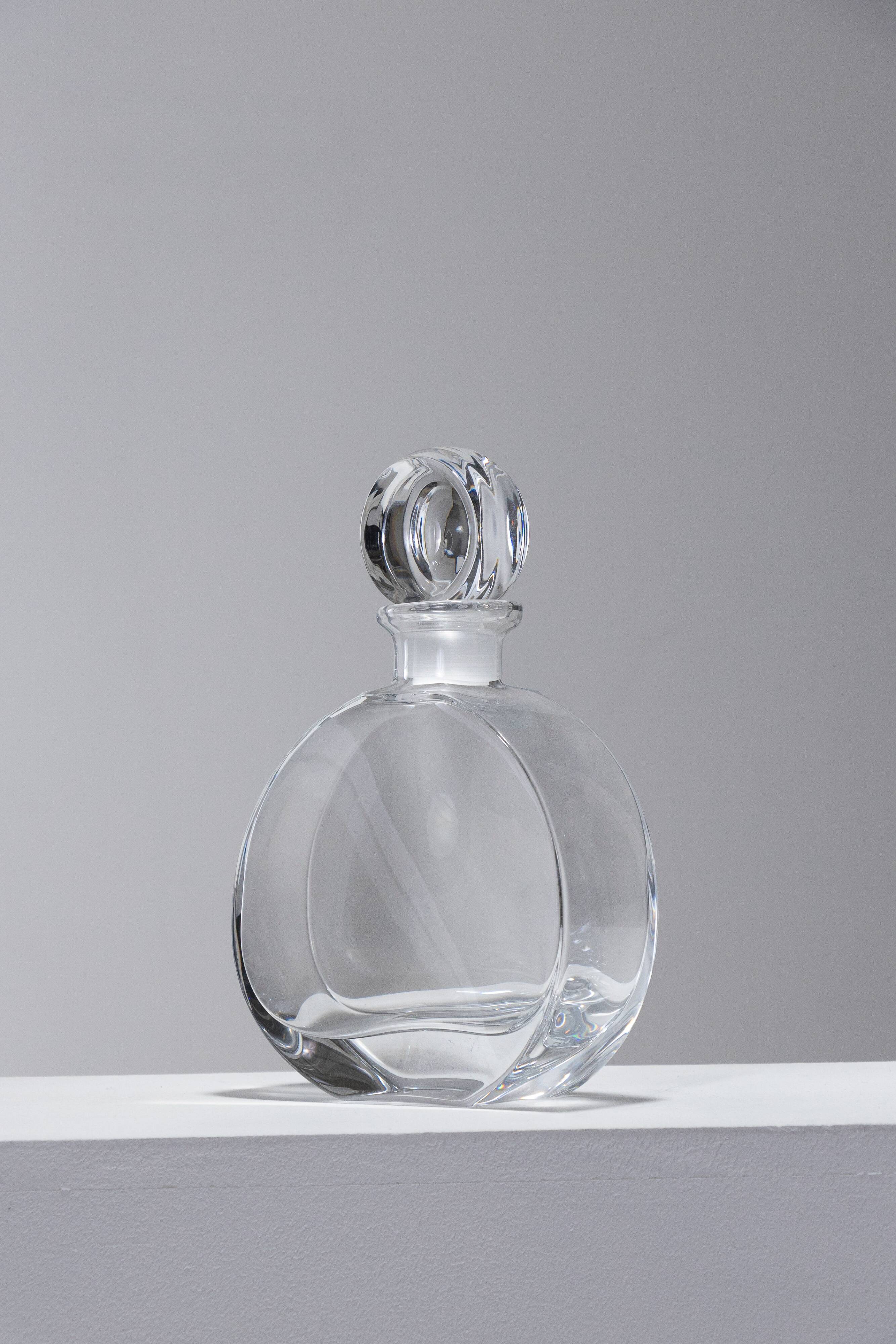 Flacon en verre moulé, 1940s