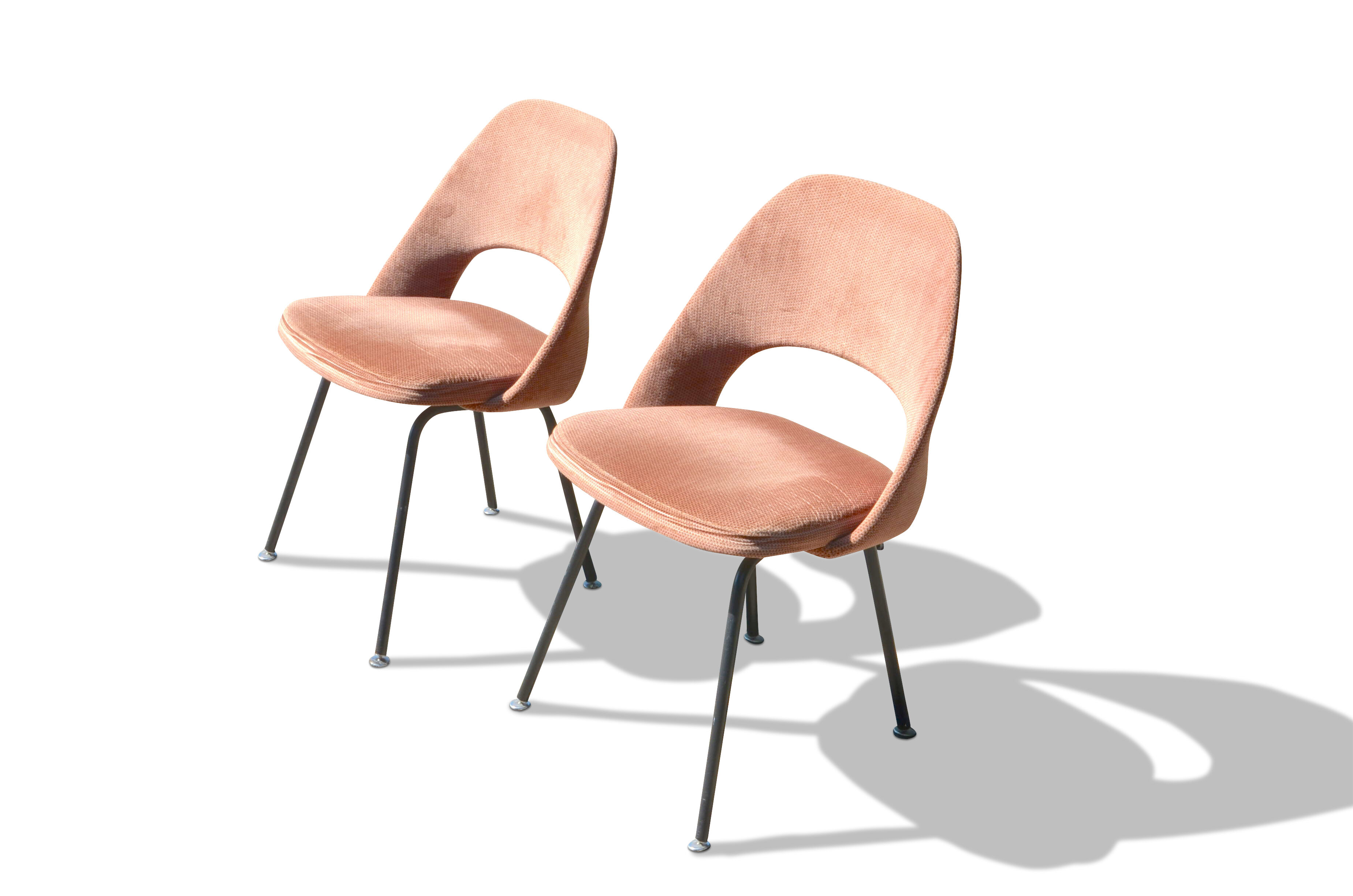 Pair of "Conference" chairs by Eero Saarinen in velvet Knoll