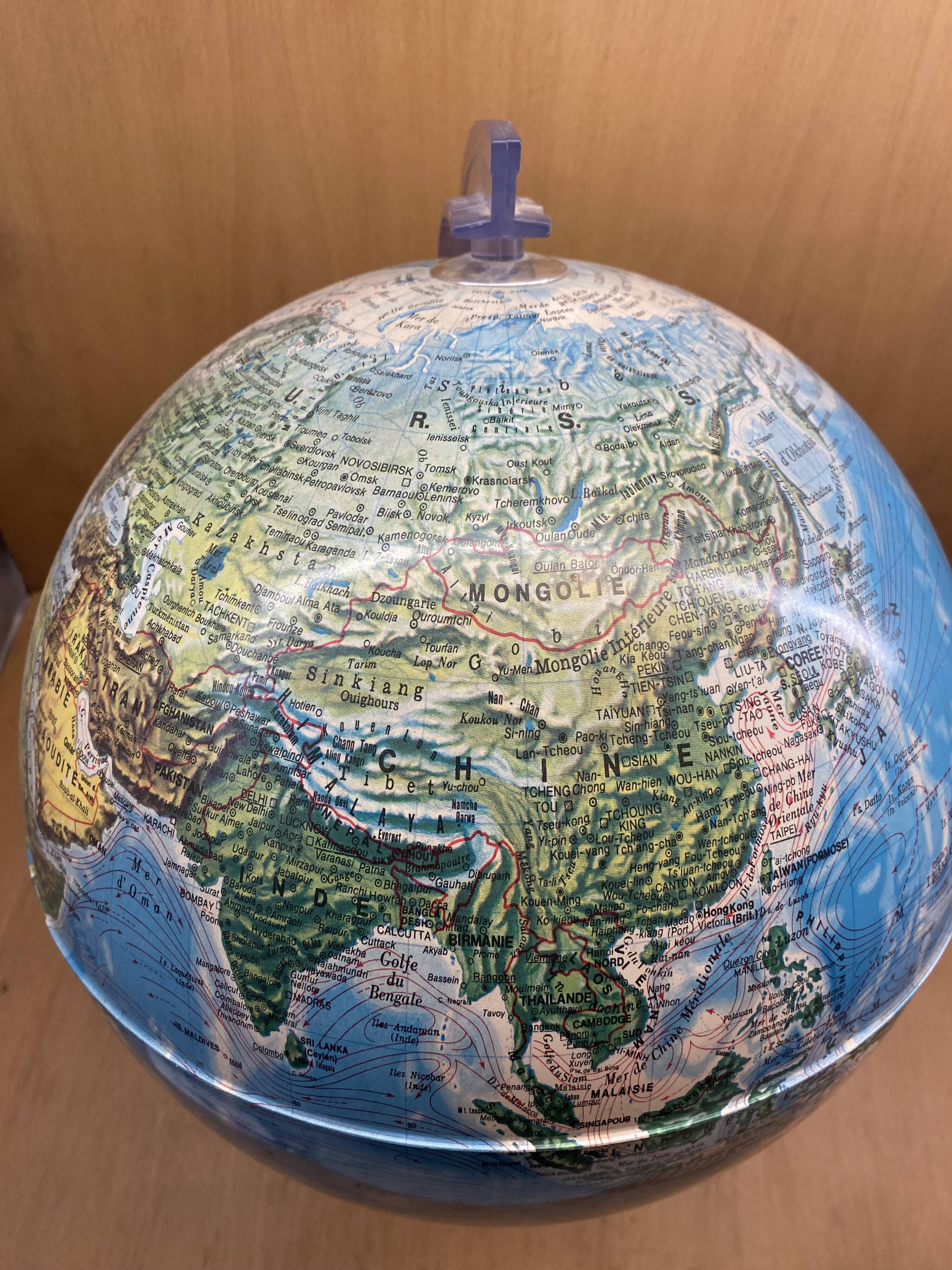 Terrestrial globe 80s