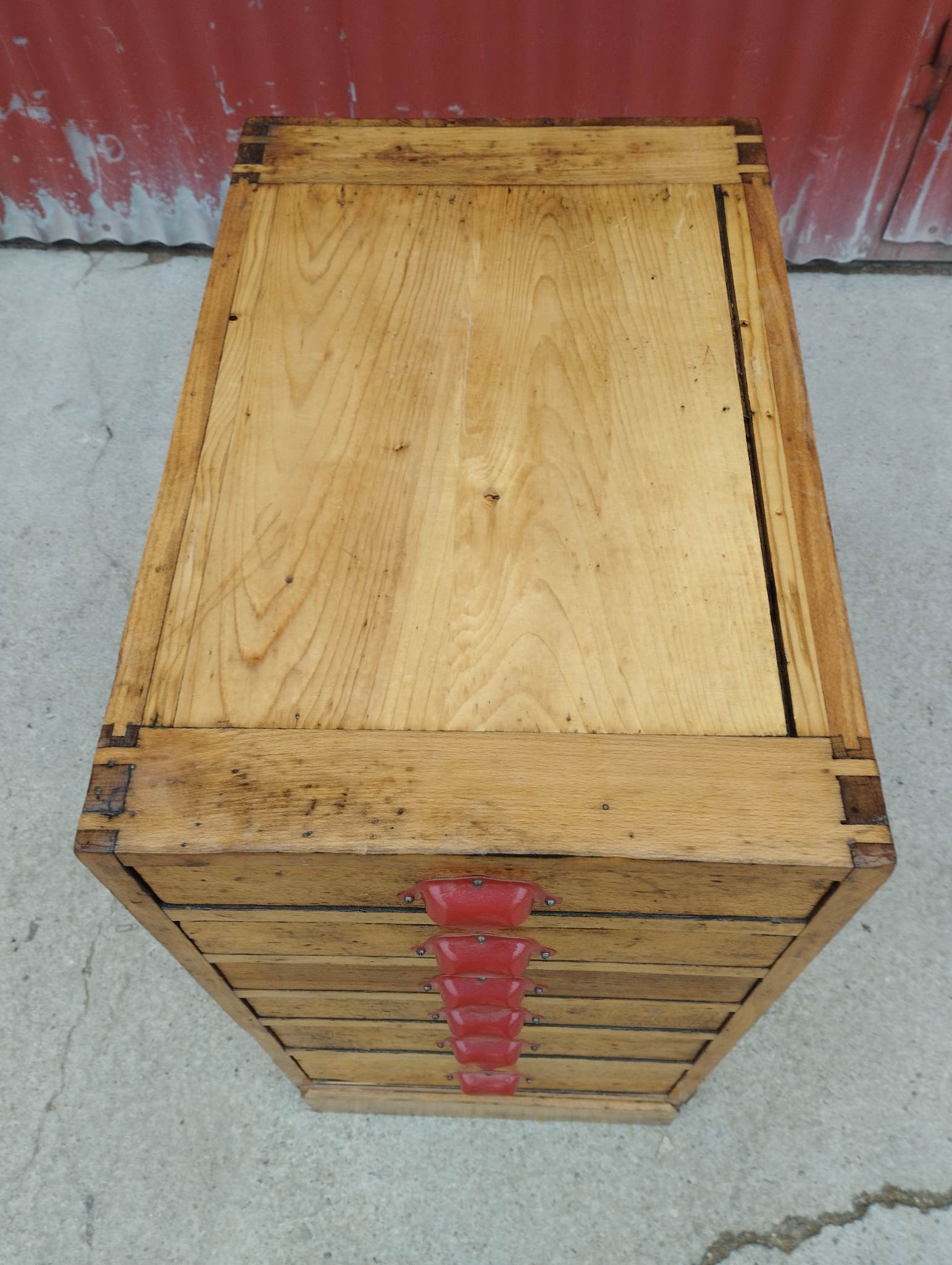 Meuble à tiroirs