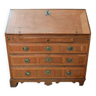 Oak scribane chest of drawers