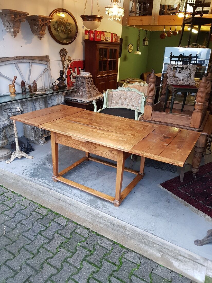 Early 19th century elm wooden extension table with drawer