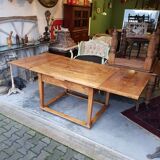 Early 19th century elm wooden extension table with drawer