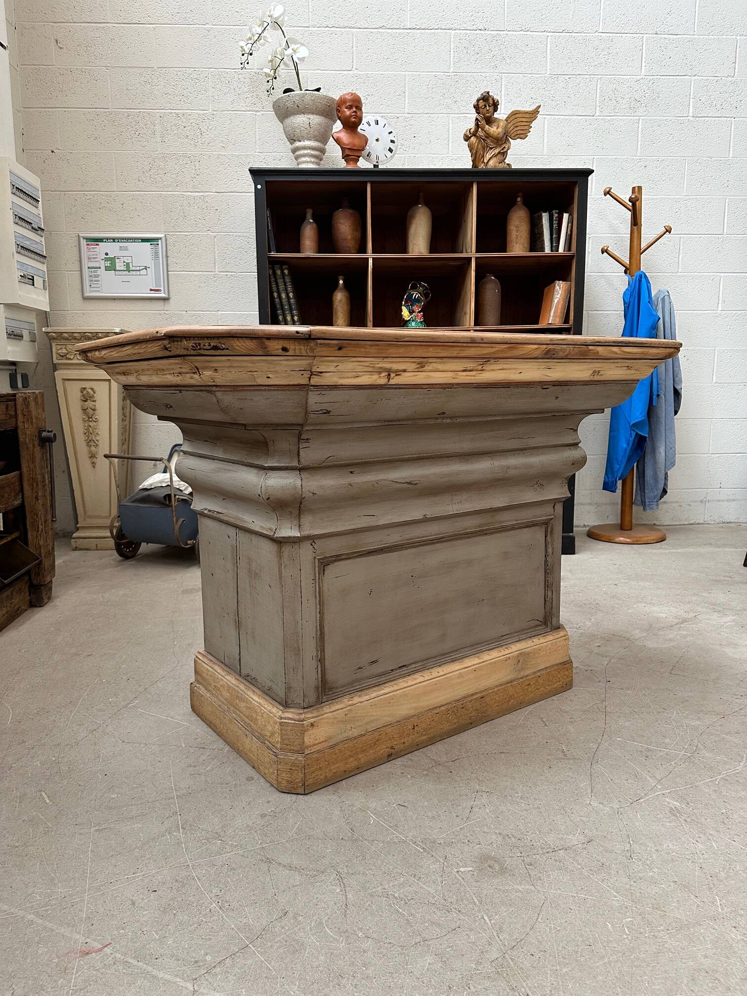 Early 20th century counter