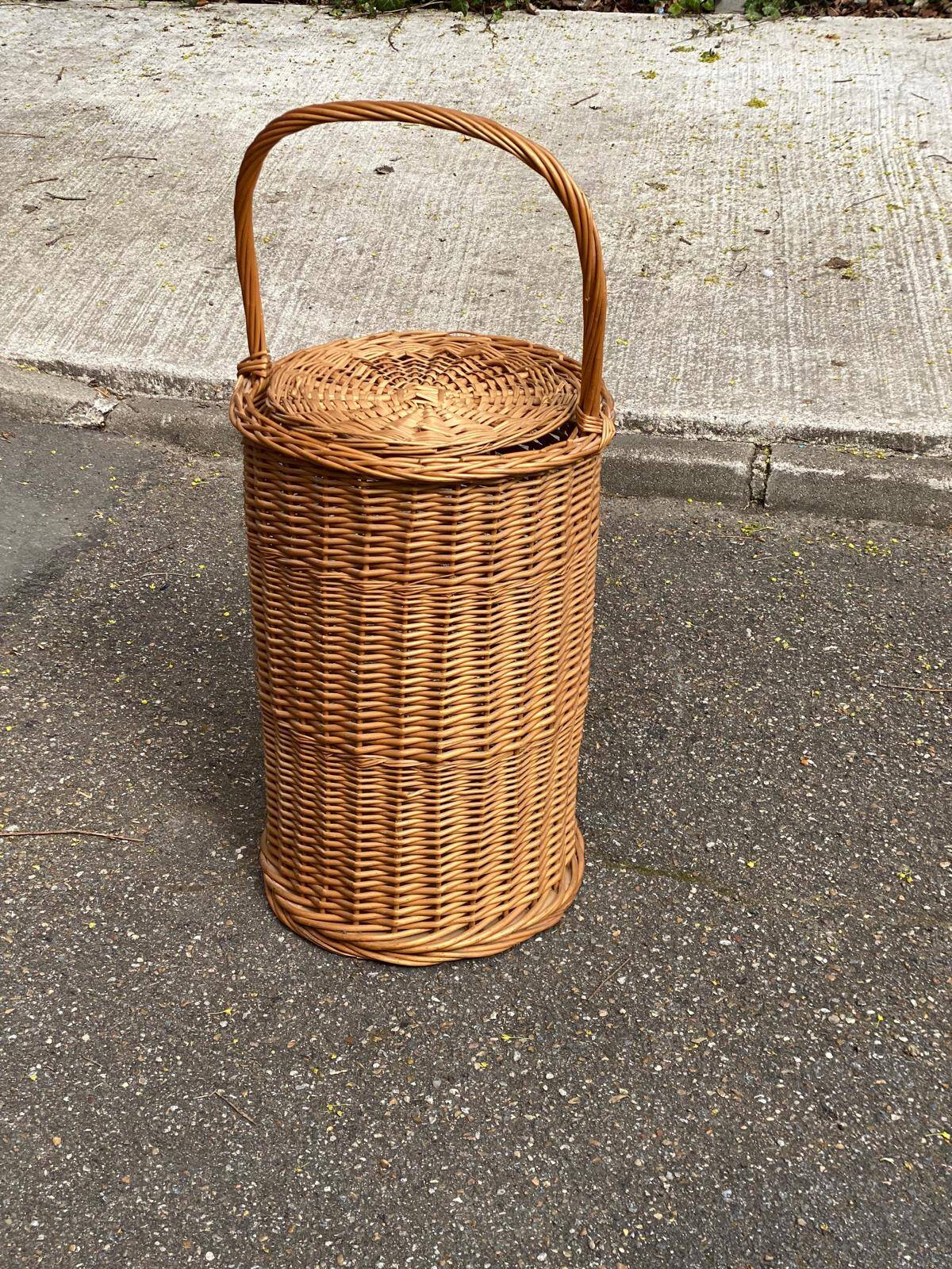 Round woven rattan and wicker umbrella holder with handle