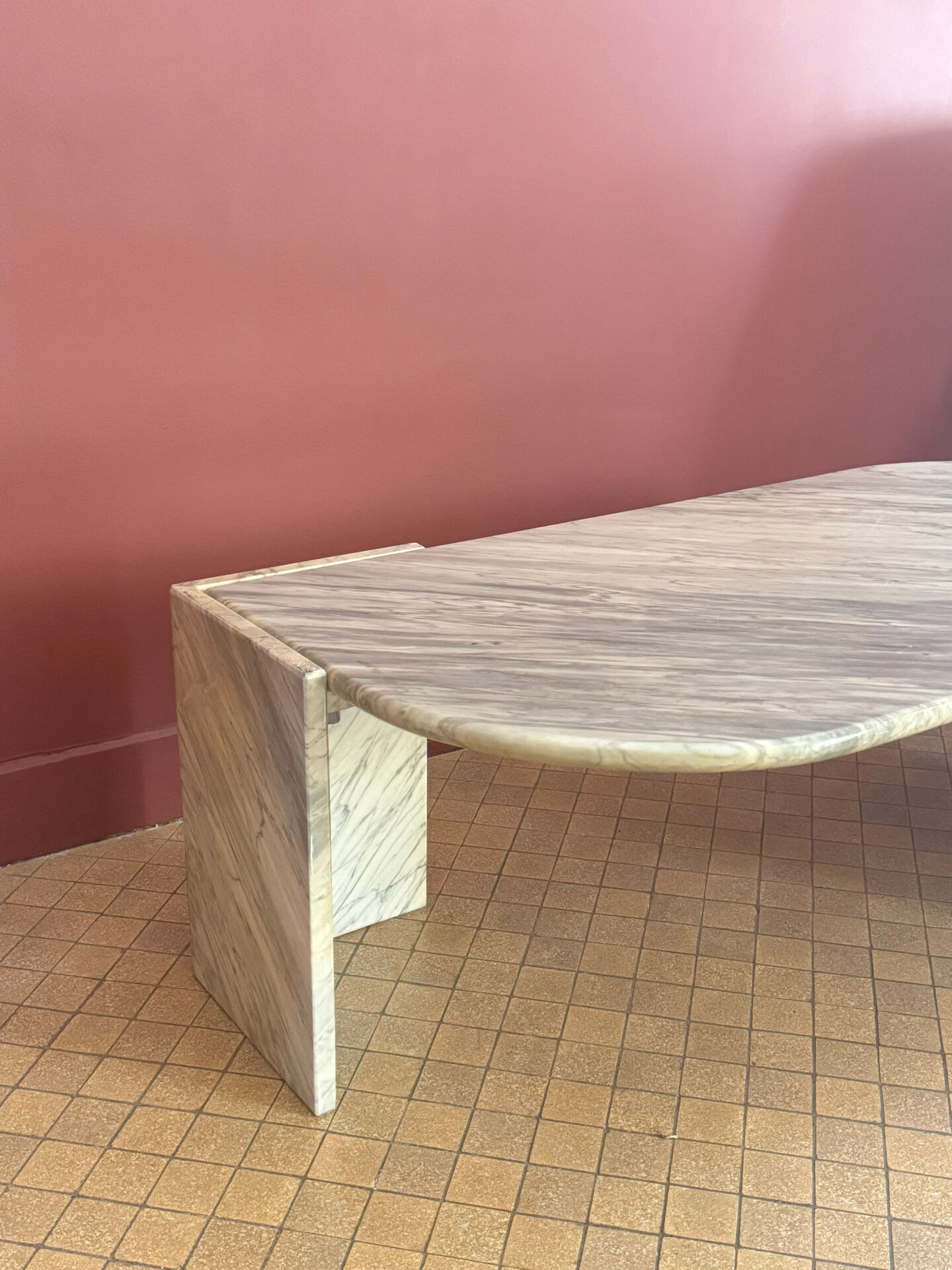 Table basse en marbre de carrare rochebobois