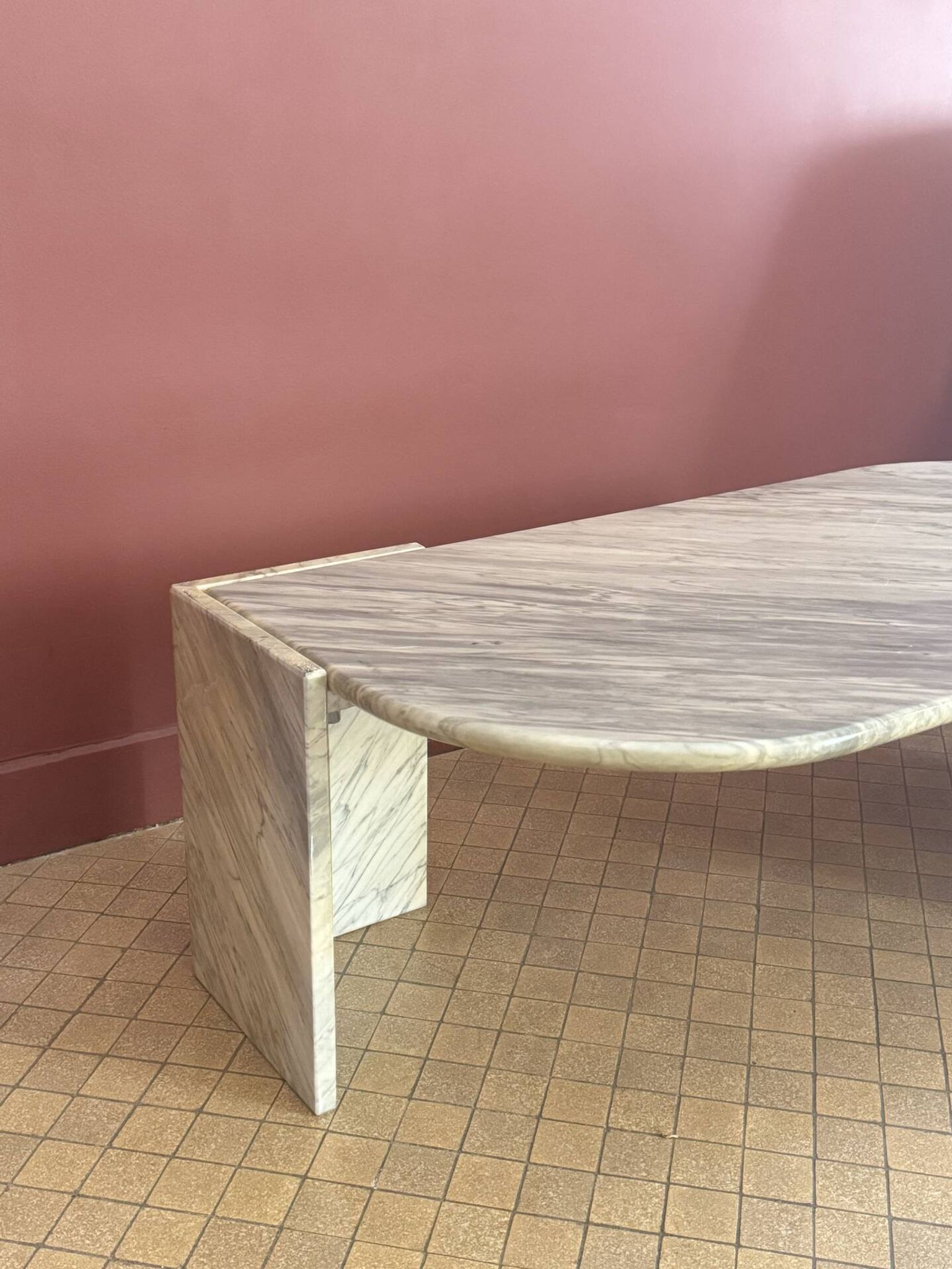 Table basse en marbre de carrare rochebobois