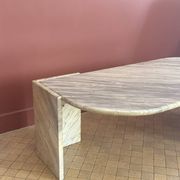 Table basse en marbre de carrare rochebobois