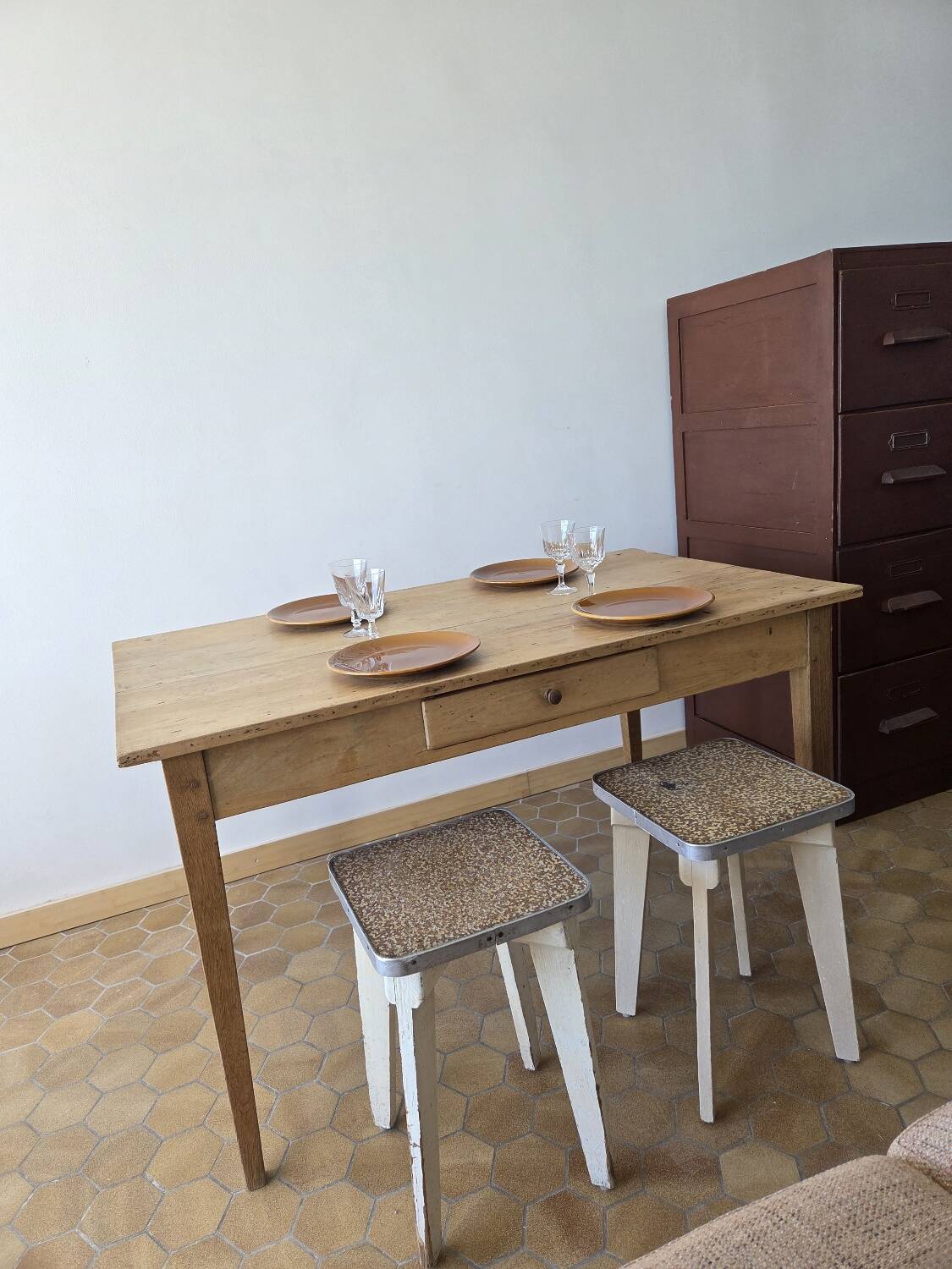 Old farmhouse table for 4/6 people.