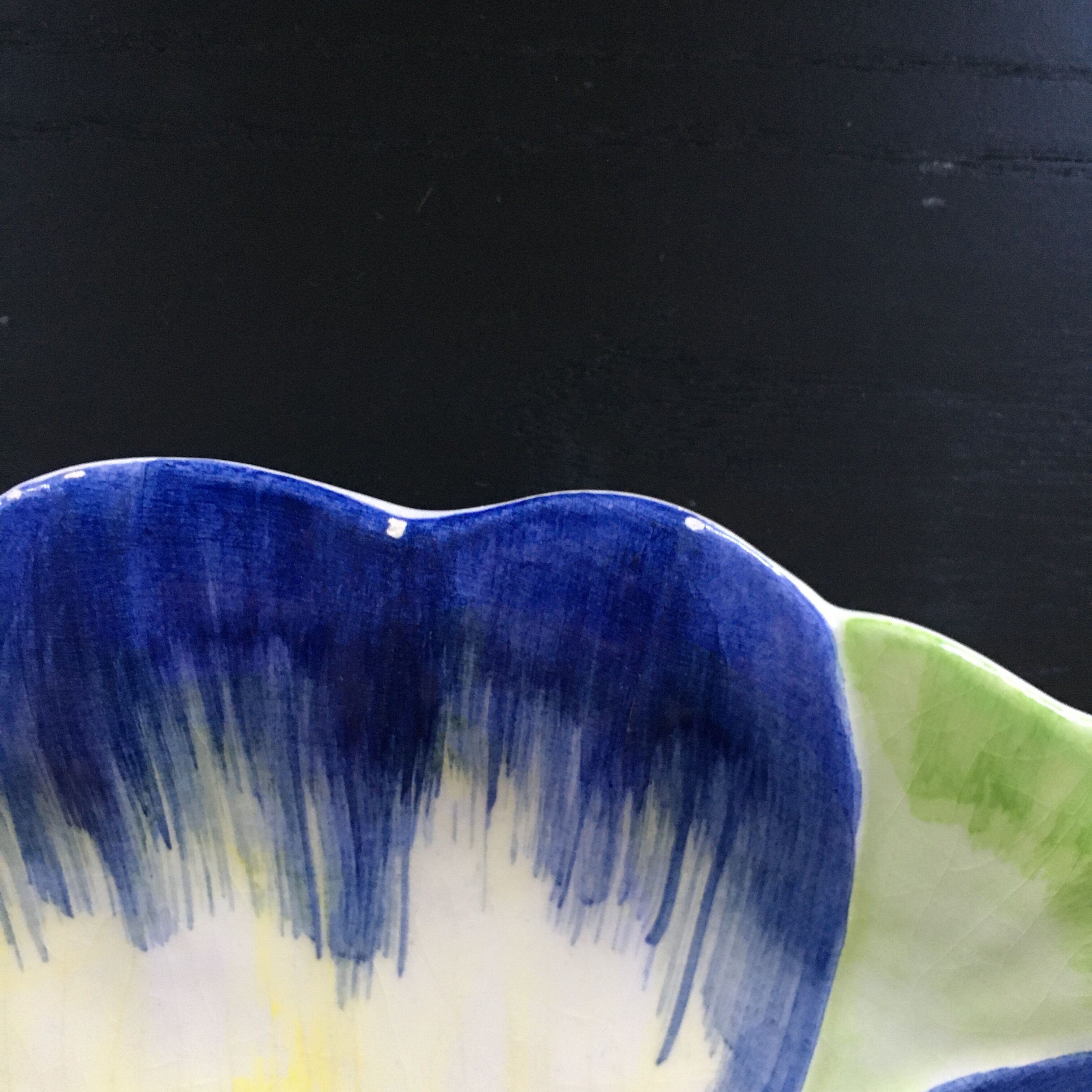 Flower dish dabbling