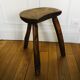 Tabouret brutaliste tripode