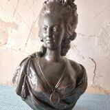Large bust in old plaster Marie-Antoinette patinated black.  Dimensions 75 cm/52 cm