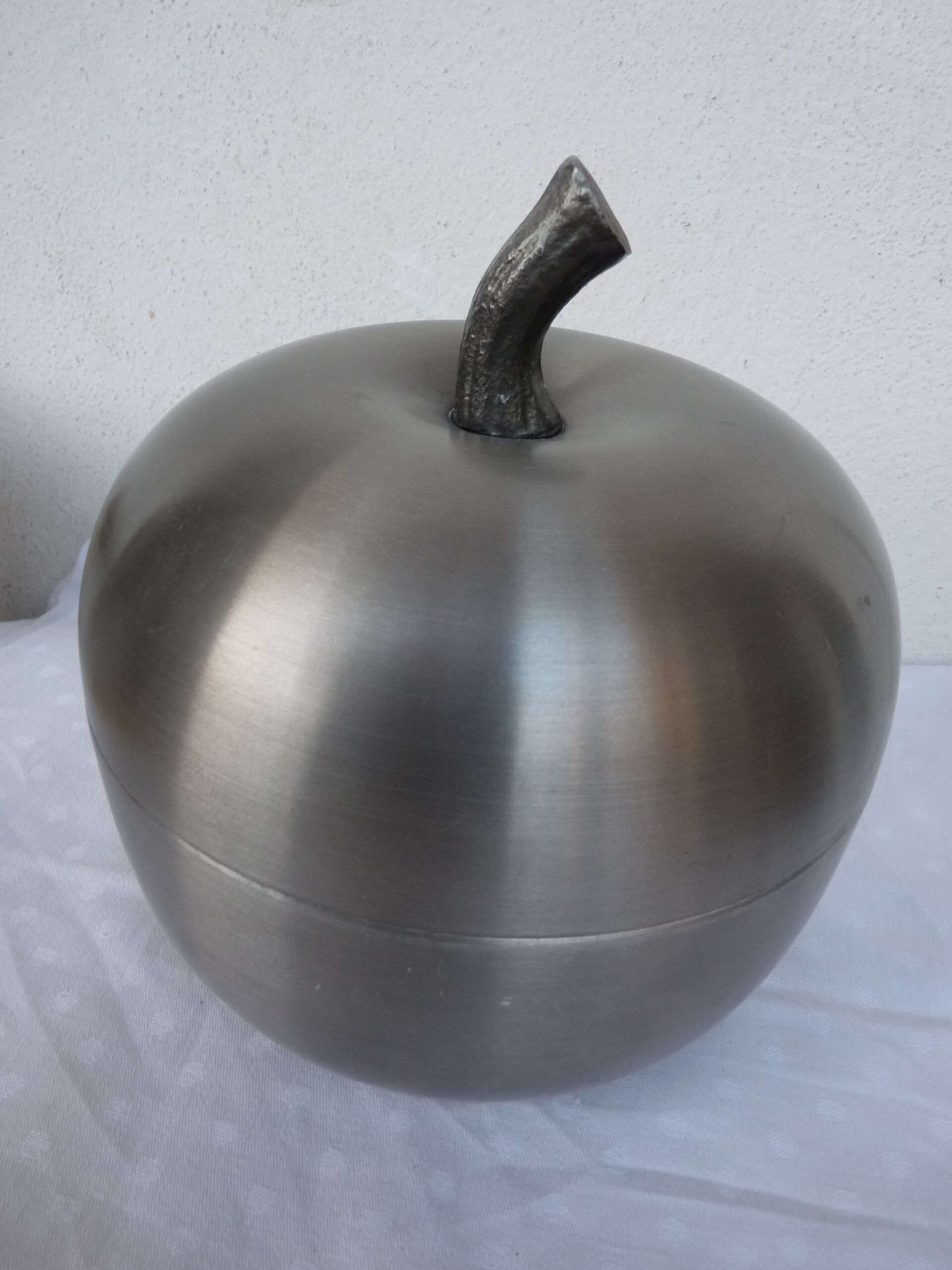 Vintage brushed aluminum apple ice bucket 70
