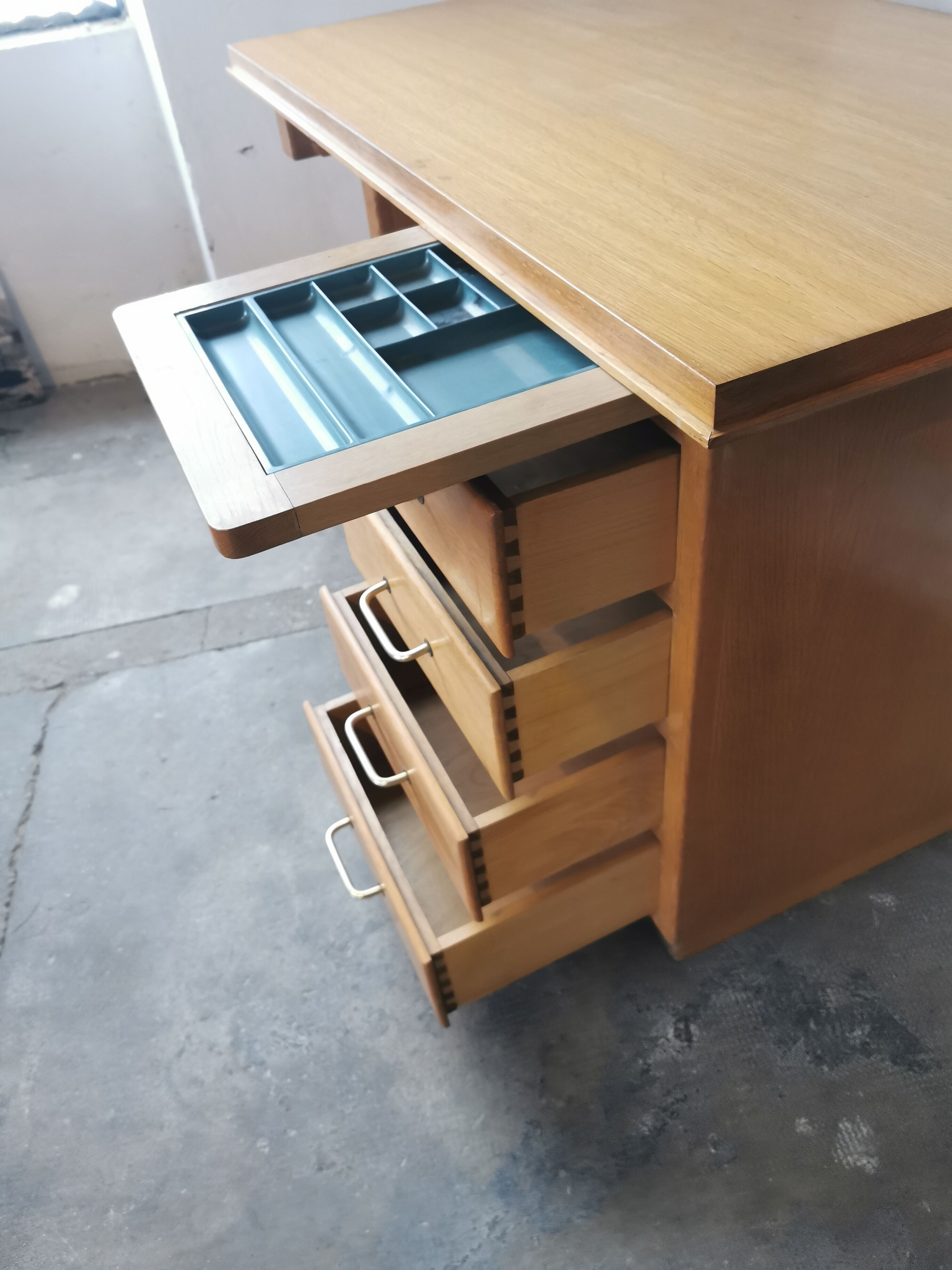 Bureau vintage des années 60
