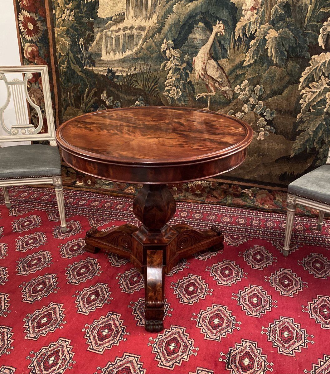Gueridon in mahogany flame of the 19th century restoration