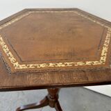 Table d'appoint hexagonale à trois pieds de style Régence