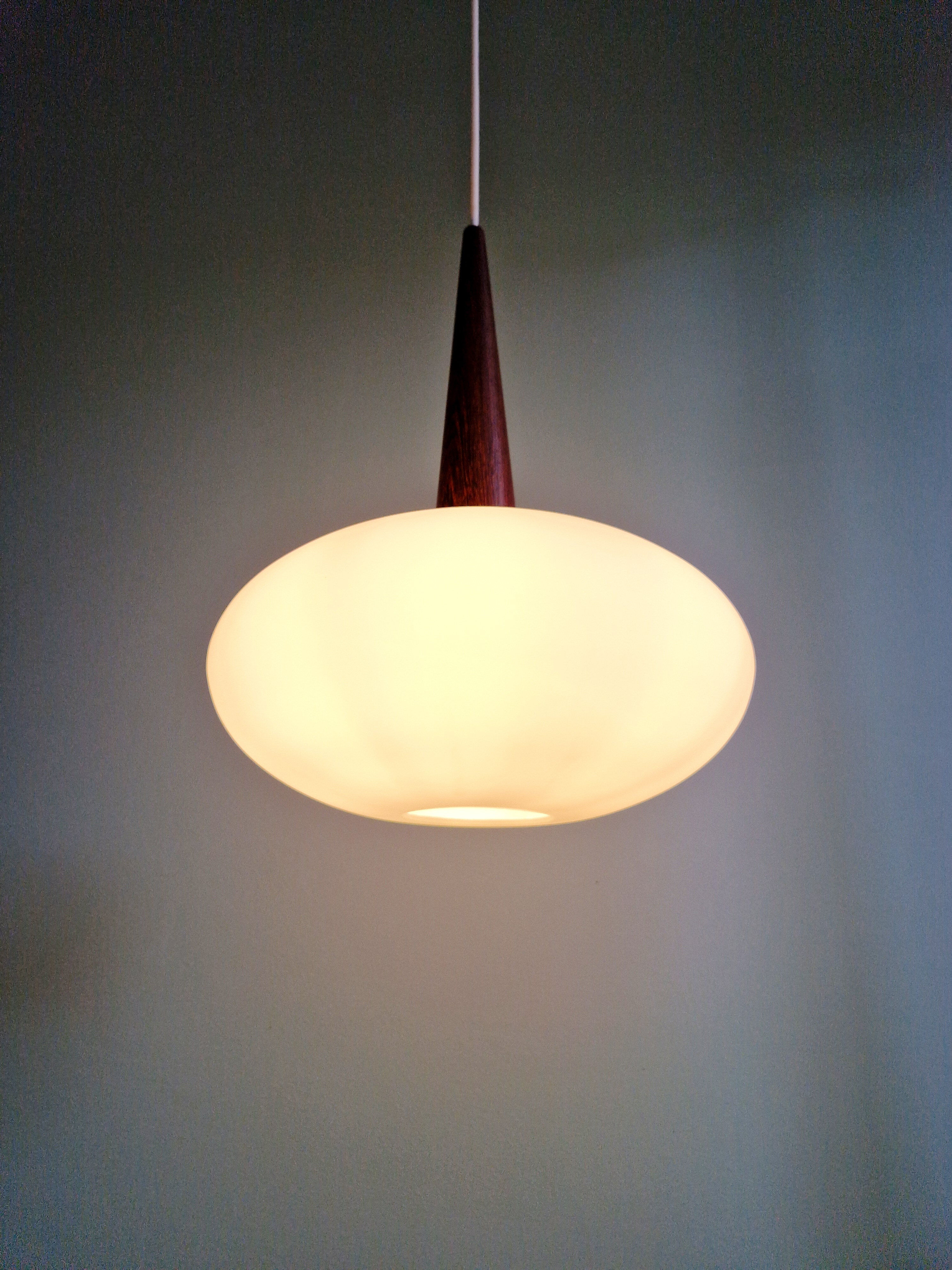Scandinavian pendant light in teak and white opaline, Louis Kalff, Philips, 1960.