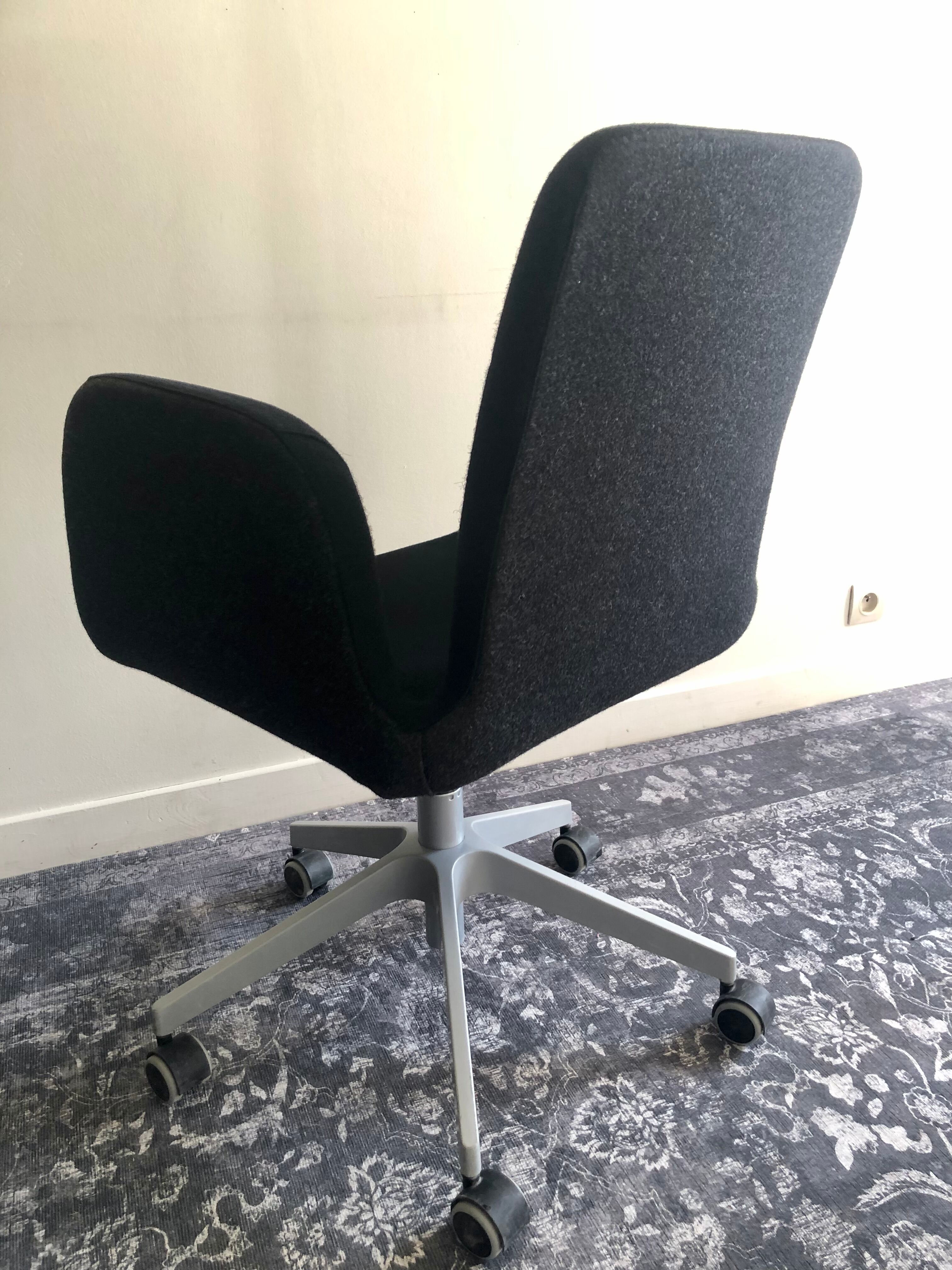 Jolly office chair