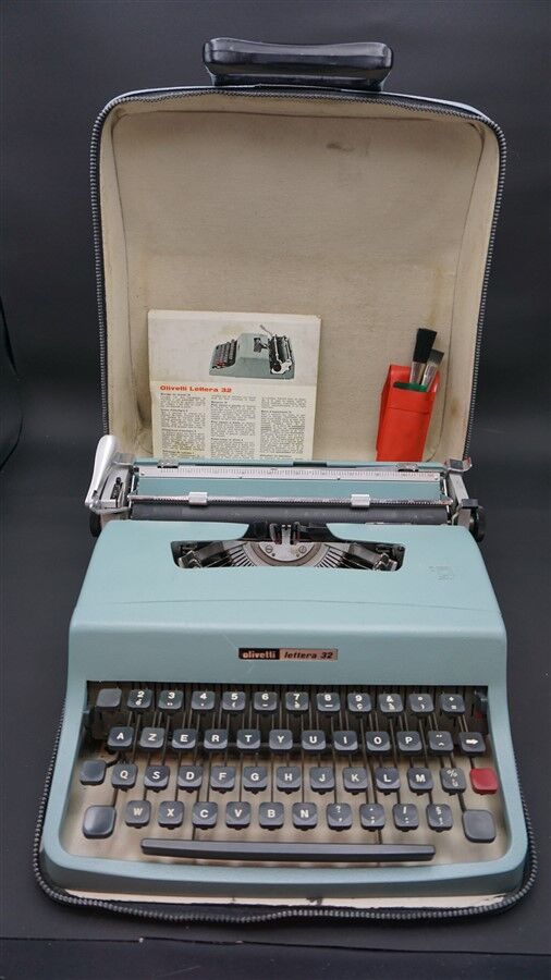 Lettera 32 typewriter