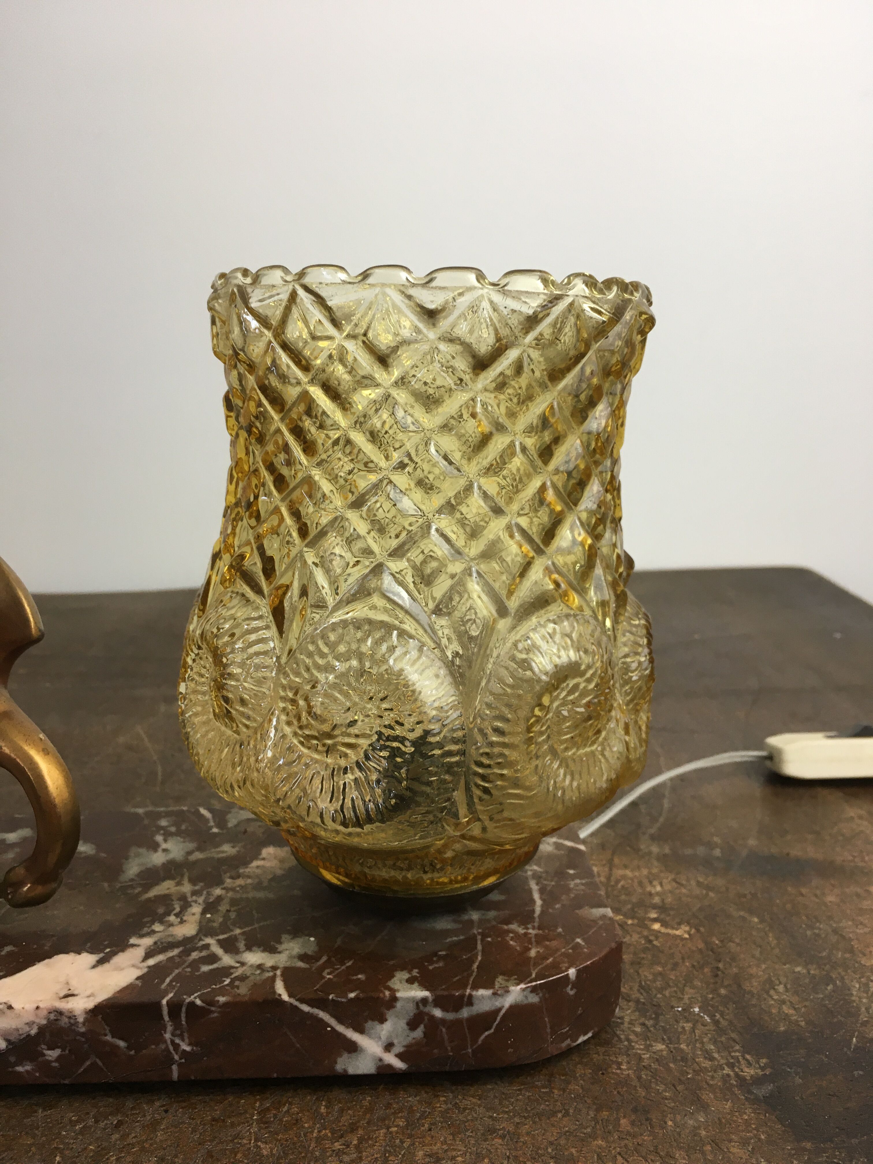 Art deco pose lamp