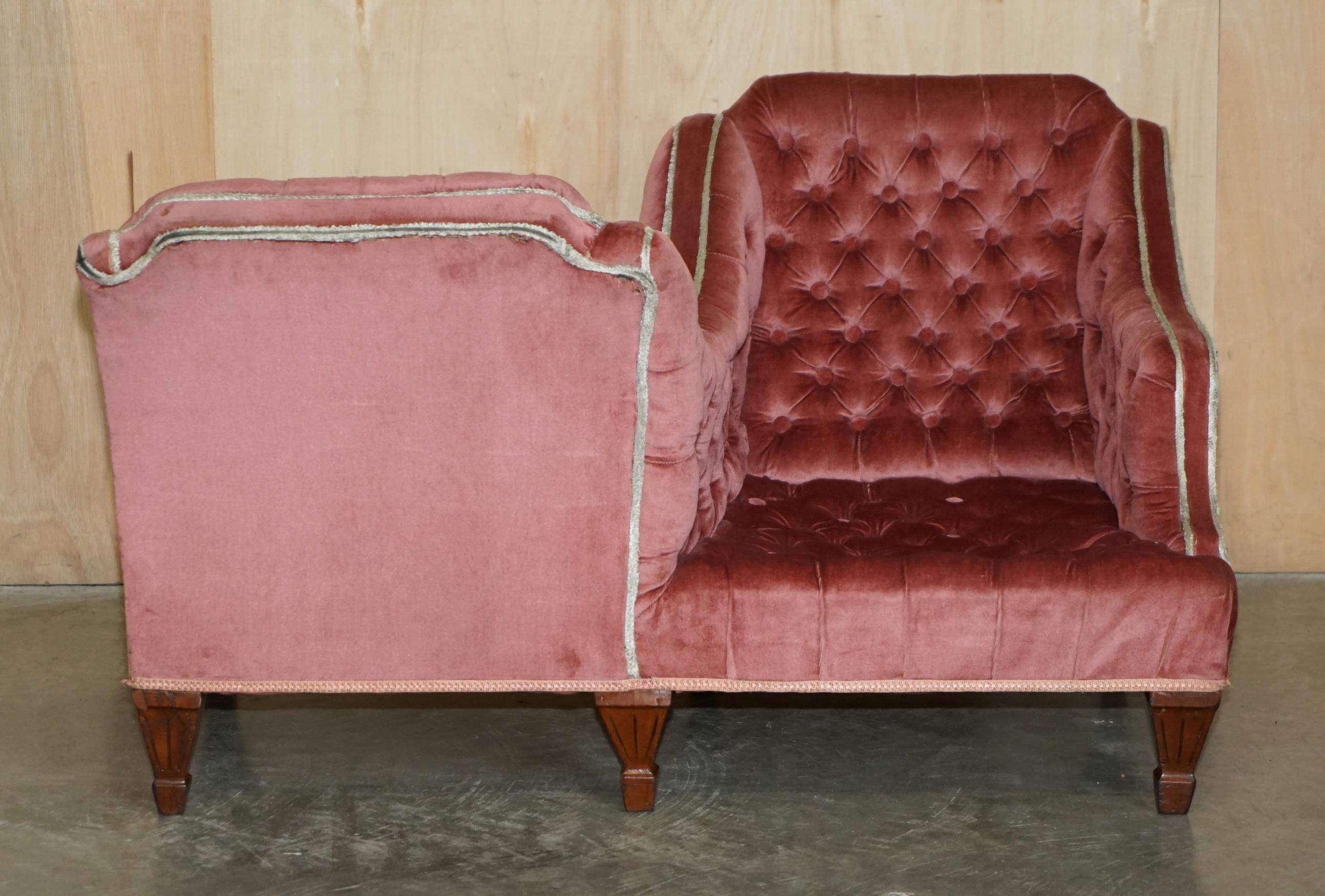 Chesterfield buttoned conversation sofa Regency